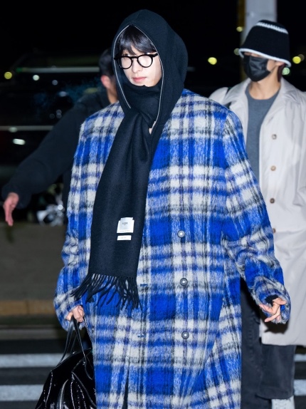 Ader Error Afold Muffler Navy 착용 스타일
