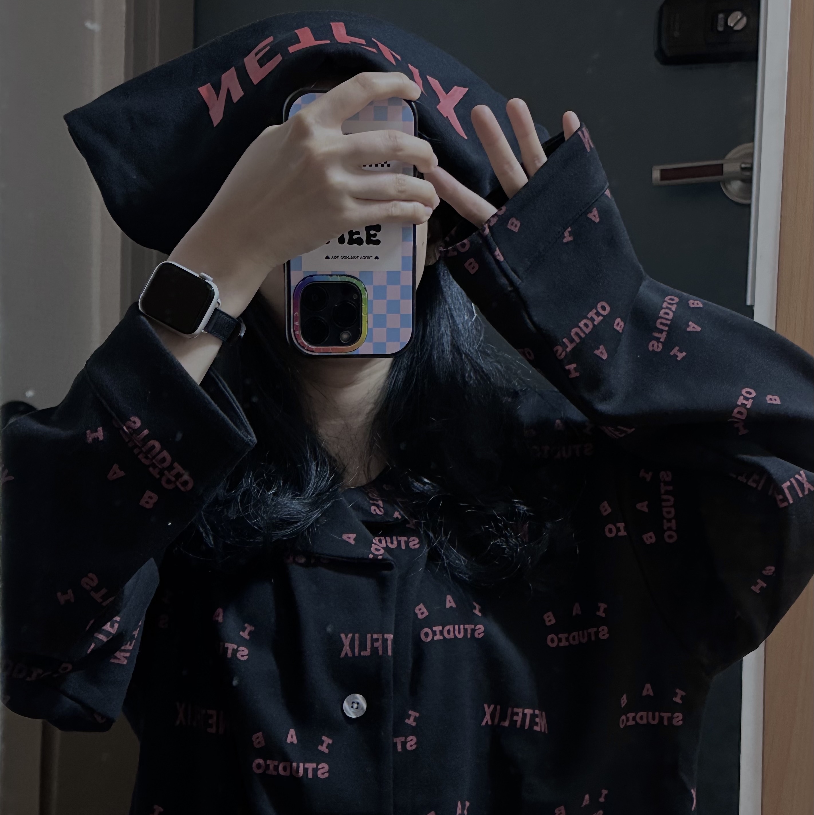 IAB Studio x Netflix Pajama Cushion Cover Set Black 착용 스타일