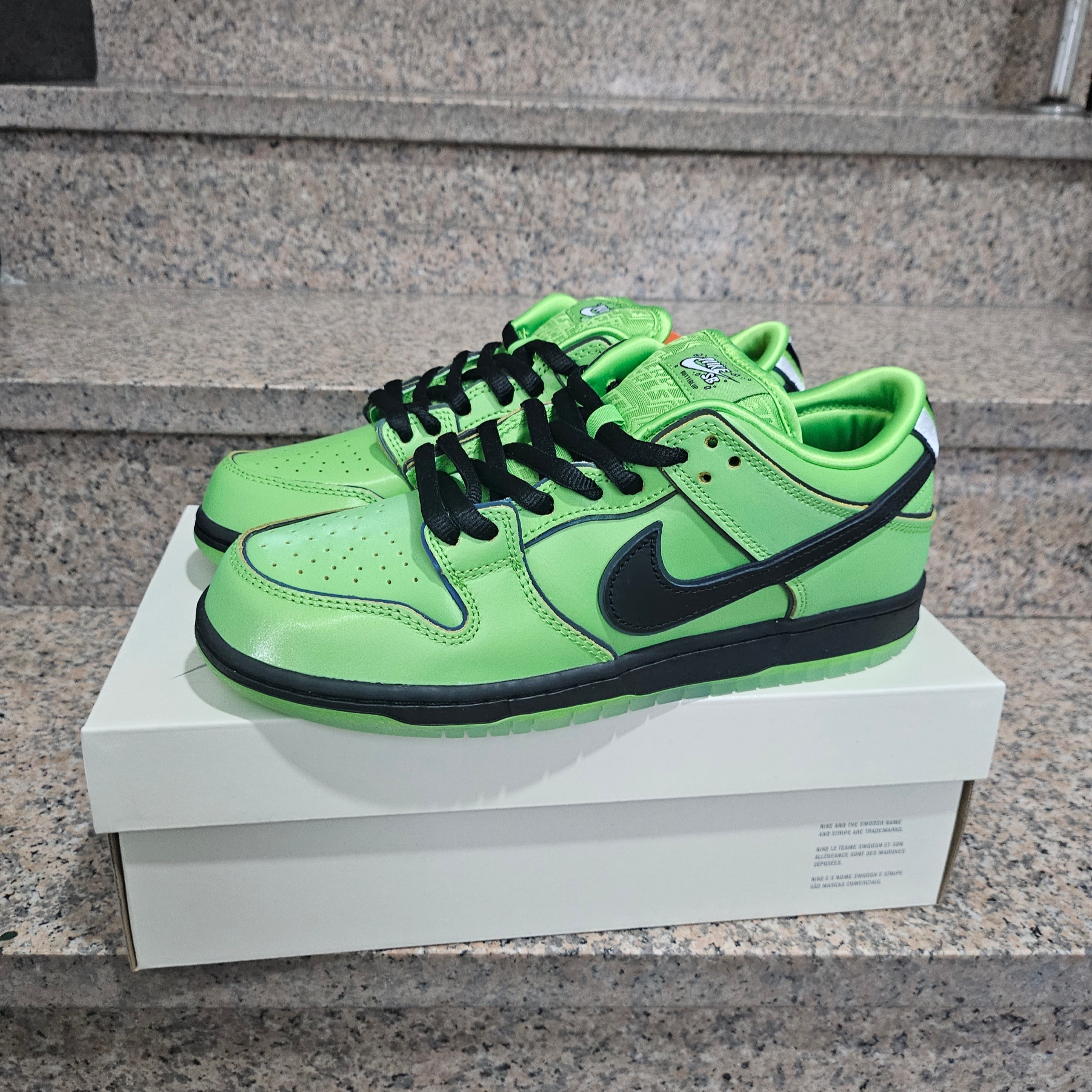 Nike x The Powerpuff Girls SB Dunk Low Pro QS Buttercup 착용 스타일 - 1