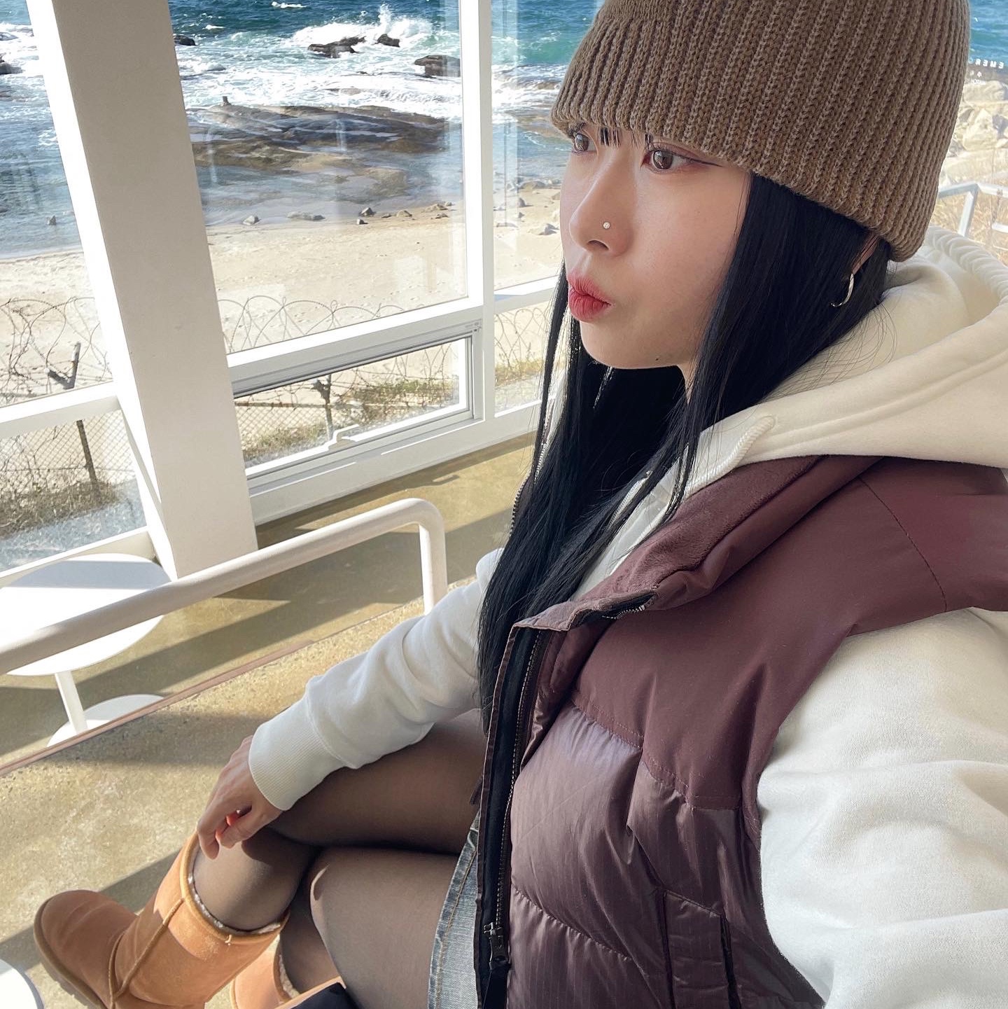 (W) The North Face White Label Novelty Nuptse Down Vest Brown 착용 스타일 - 4