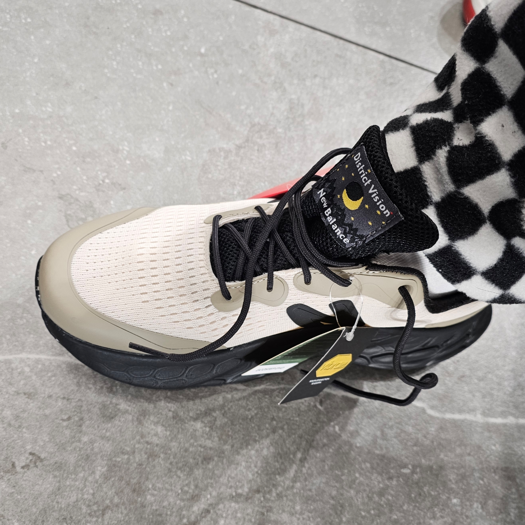 New Balance x District Vision Fresh Foam X More Trail v3 Jet Stream Black - D Standard 착용 스타일