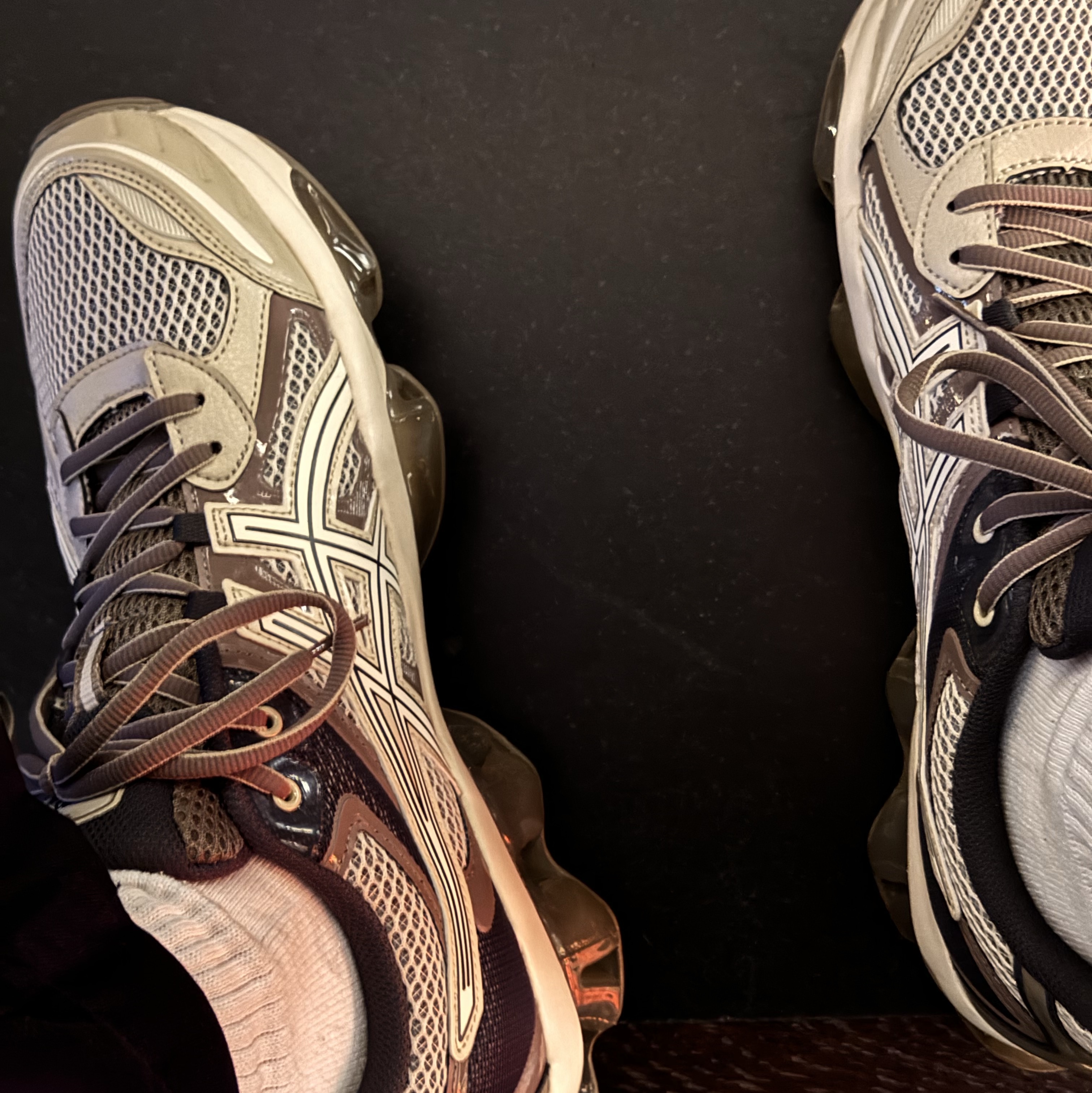 Asics Gel-Quantum Kinetic Birch Dark Taupe 착용 스타일