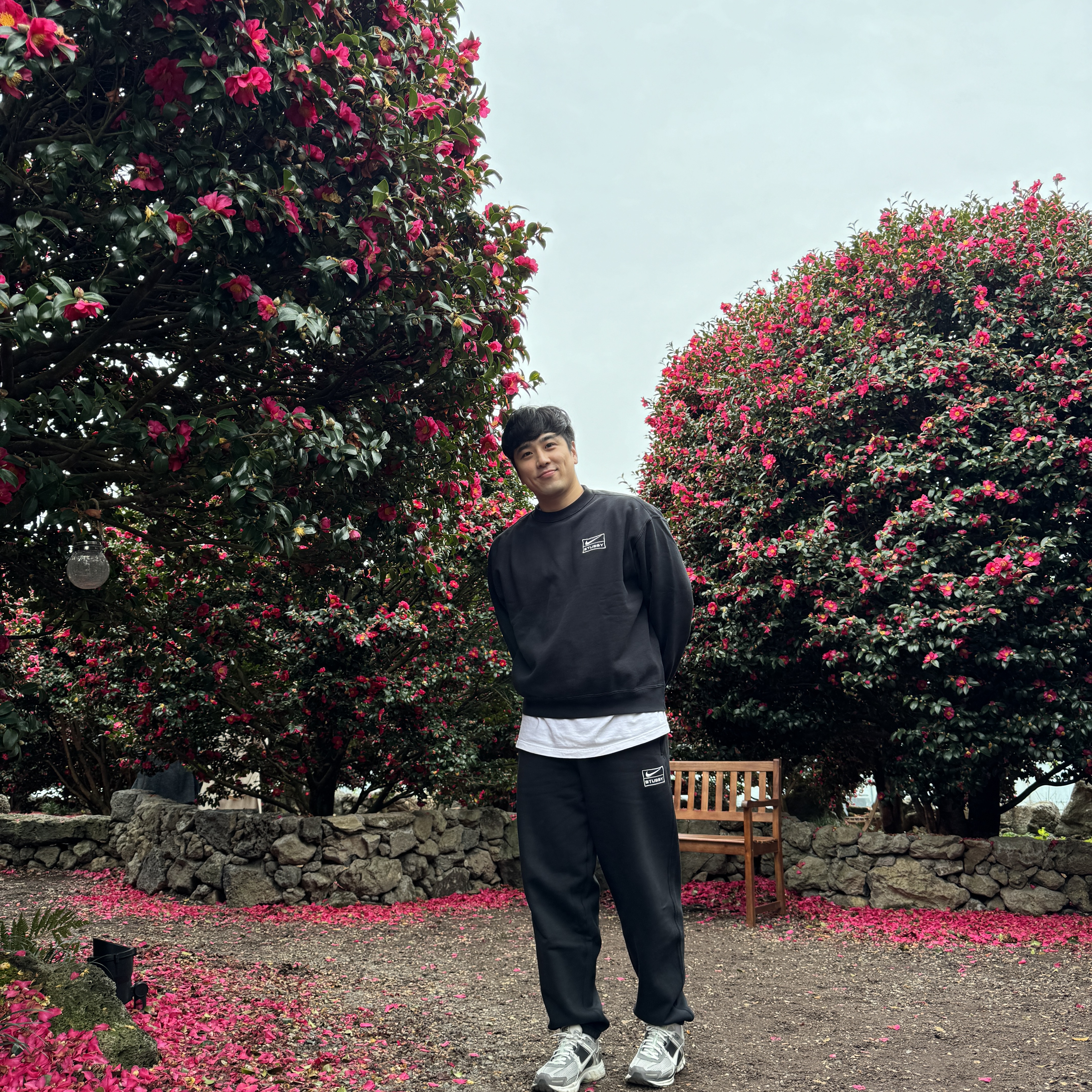 Nike x Stussy NRG Washed Fleece Pants Black (DO5296-010), Nike x Stussy NRG Washed Fleece Crewneck Black (DO5310-010) 착용 스타일