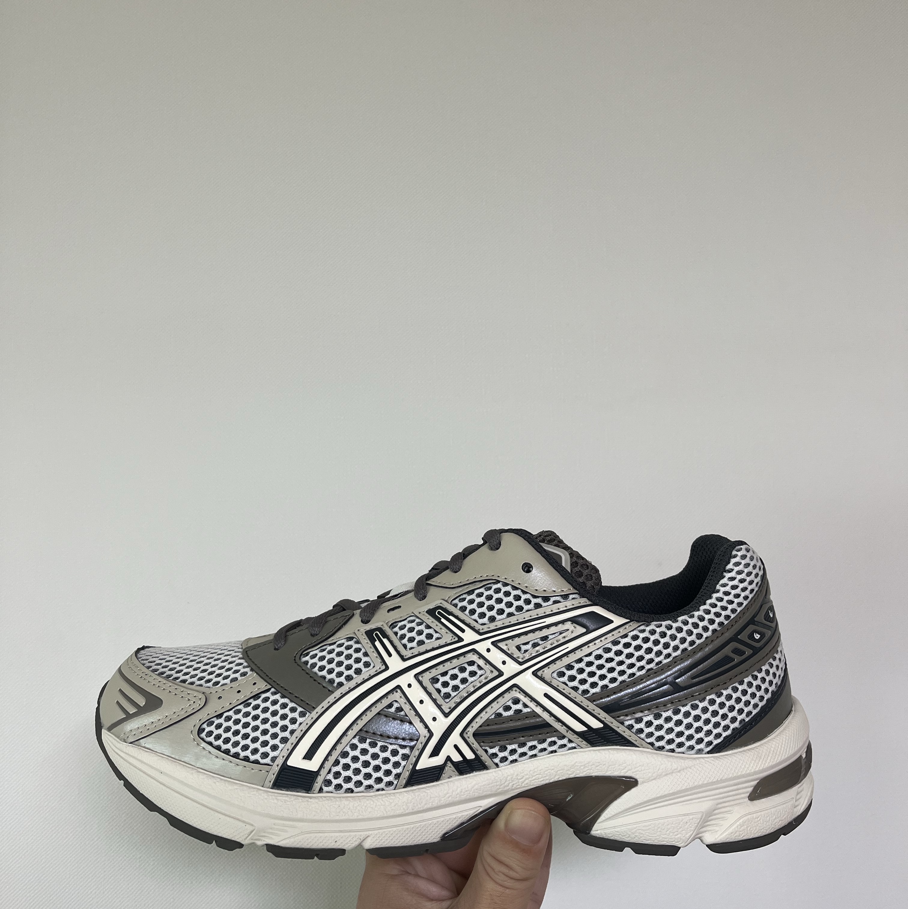 Asics Gel-1130 Birch Dark Taupe - Korea Exclusive 착용 스타일 - 1