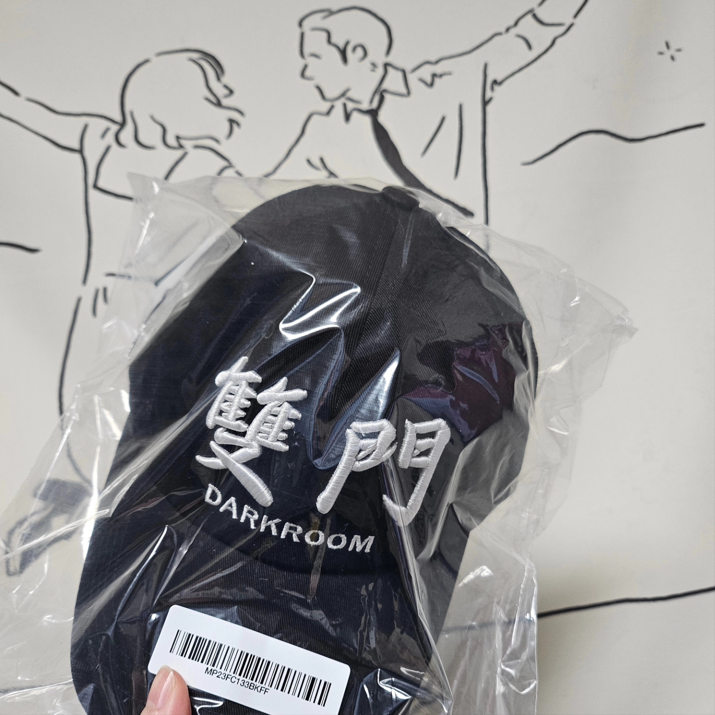 Darkr8m Studio x Dooly Amsil Dooly Beanie Dark Green, Darkr8m Studio x Dooly Dooly Ball Cap Black 착용 스타일 - 4