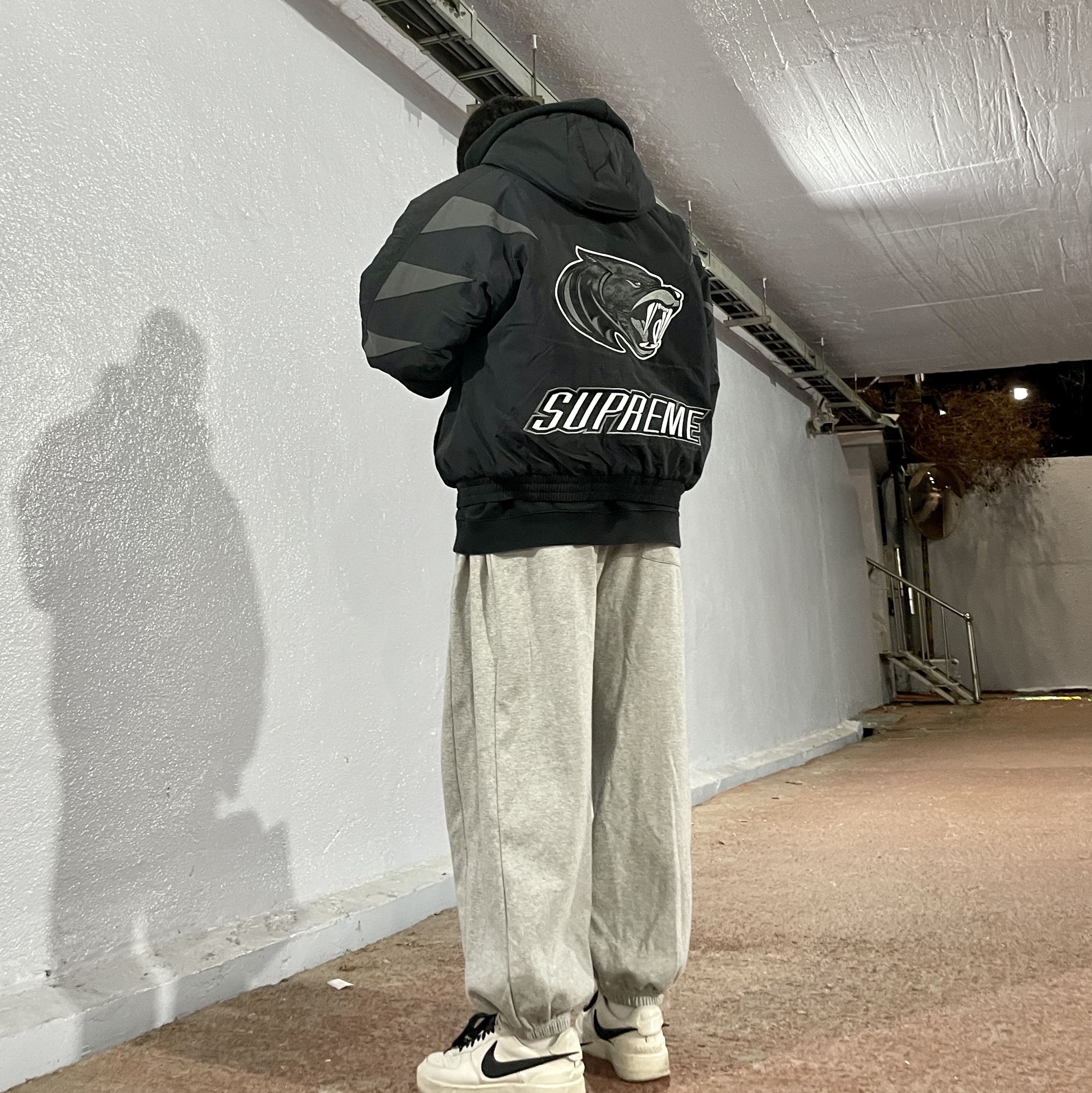 Supreme Wildcat Sideline Puffer Jacket Black - 23FW, Nike x Ambush Air Force 1 Low SP Phantom 착용 스타일