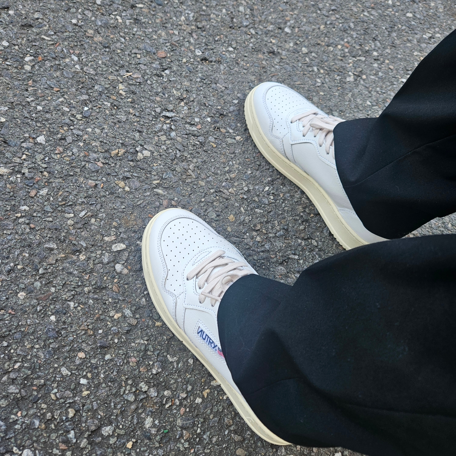 Autry Medalist Low Leather Sneakers White 착용 스타일