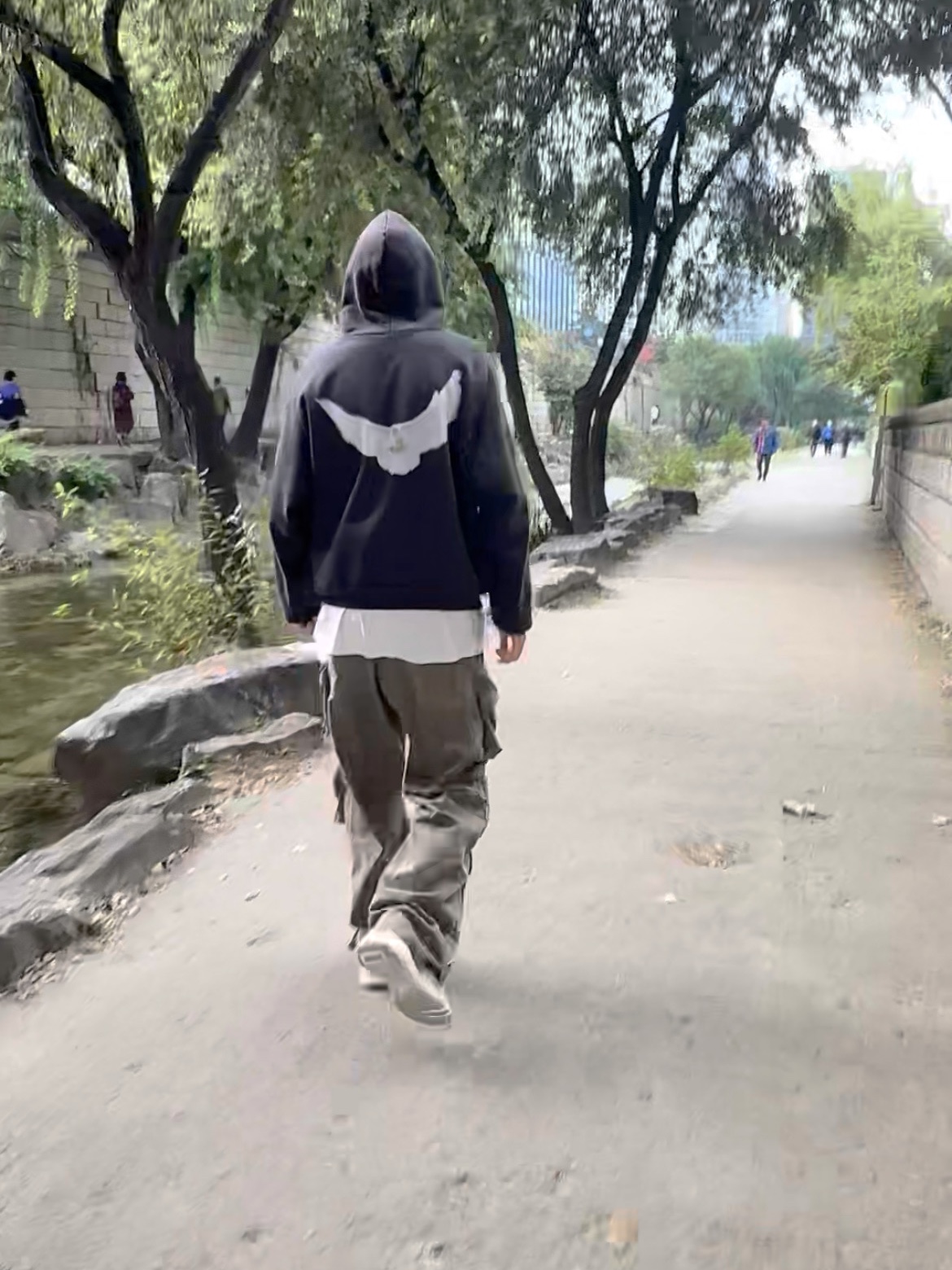 Yeezy Gap Engineered By Balenciaga Dove Shrunken Hoodie Gray, Zara Utility Cargo Jeans Dark Sand 착용 스타일 - 1