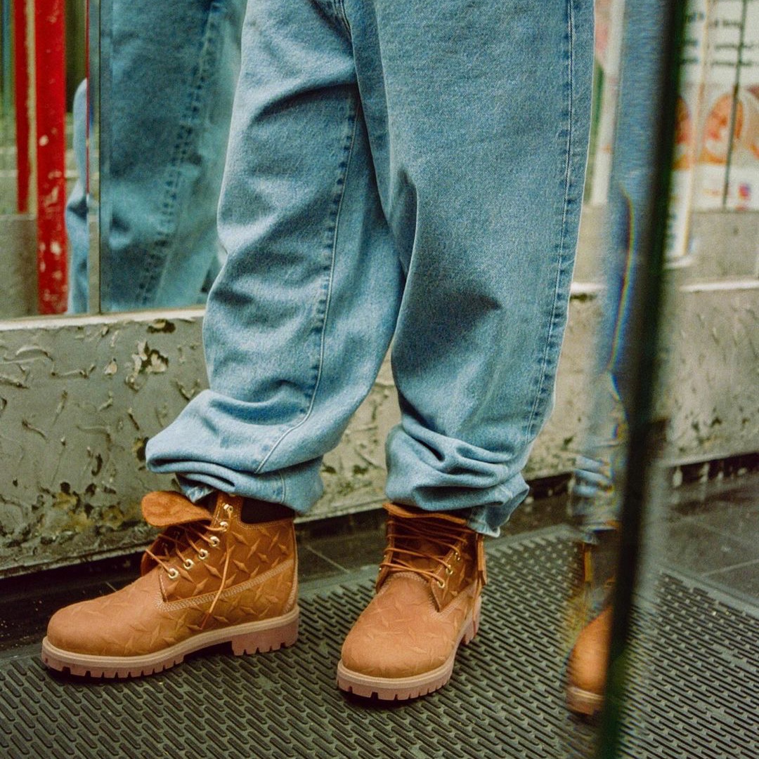 Timberland x Supreme Diamond Plate 6 Inch Premium Waterproof Boot Wheat - 23FW - Medium, Timberland x Supreme Diamond Plate 6 Inch Premium Waterproof Boot Pink - 23FW - Medium 착용 스타일 - 3
