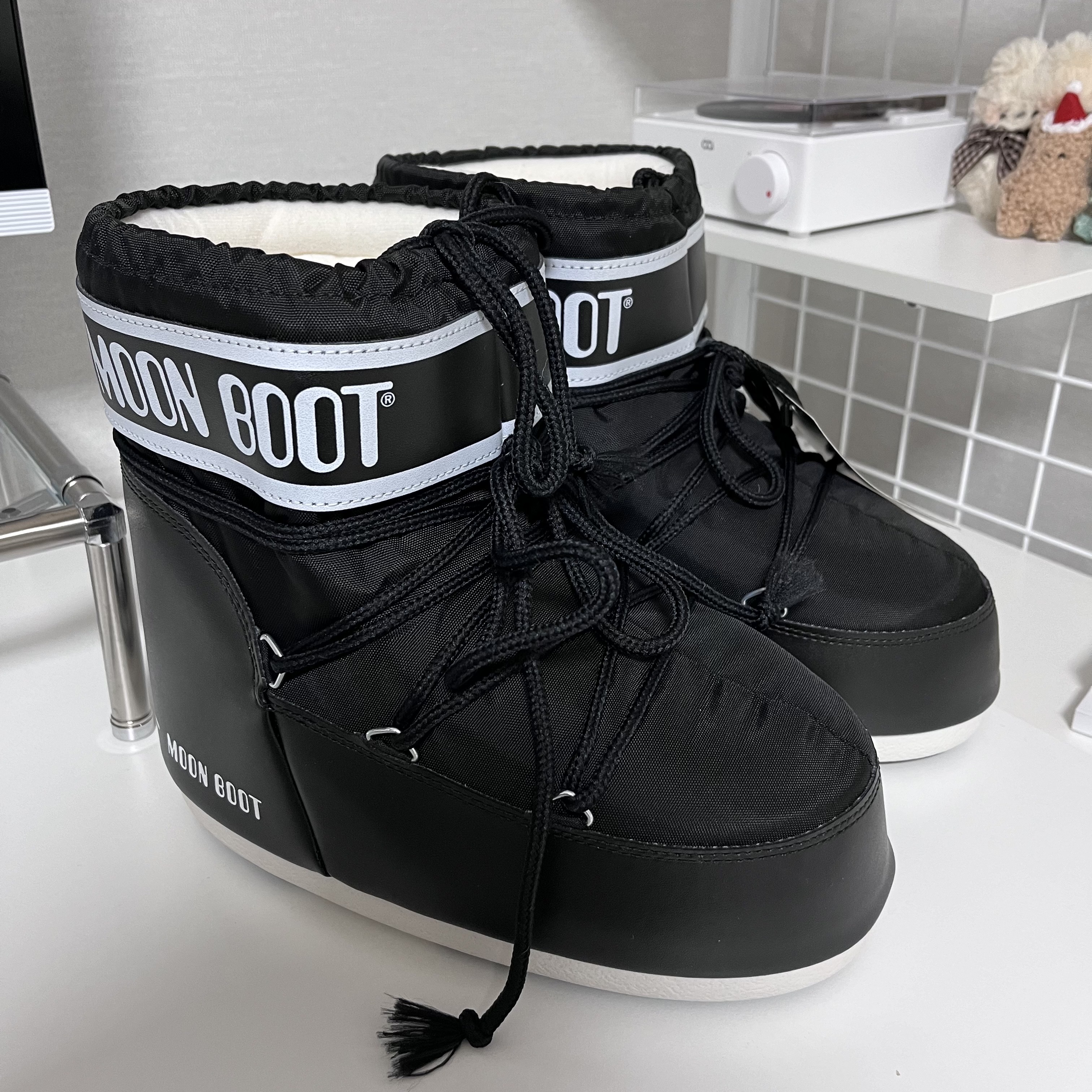 (W) Moon Boot Icon Low Nylon Boots Black 착용 스타일