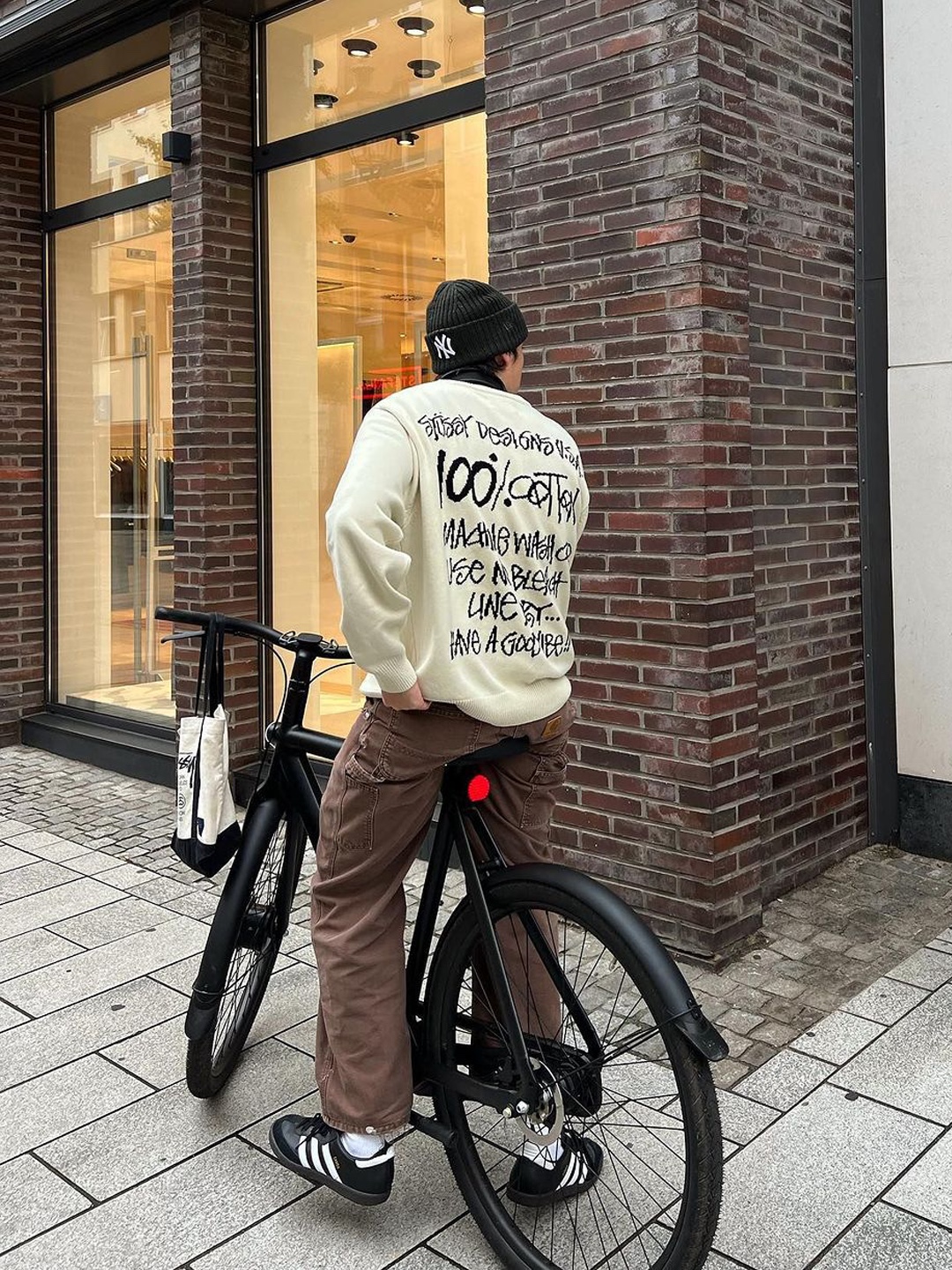 C.P. Company Lambswool Crewneck Knit Cream - 21FW, Supreme Applique Cable Knit Sweater Ivory - 23FW 착용 스타일 - 5