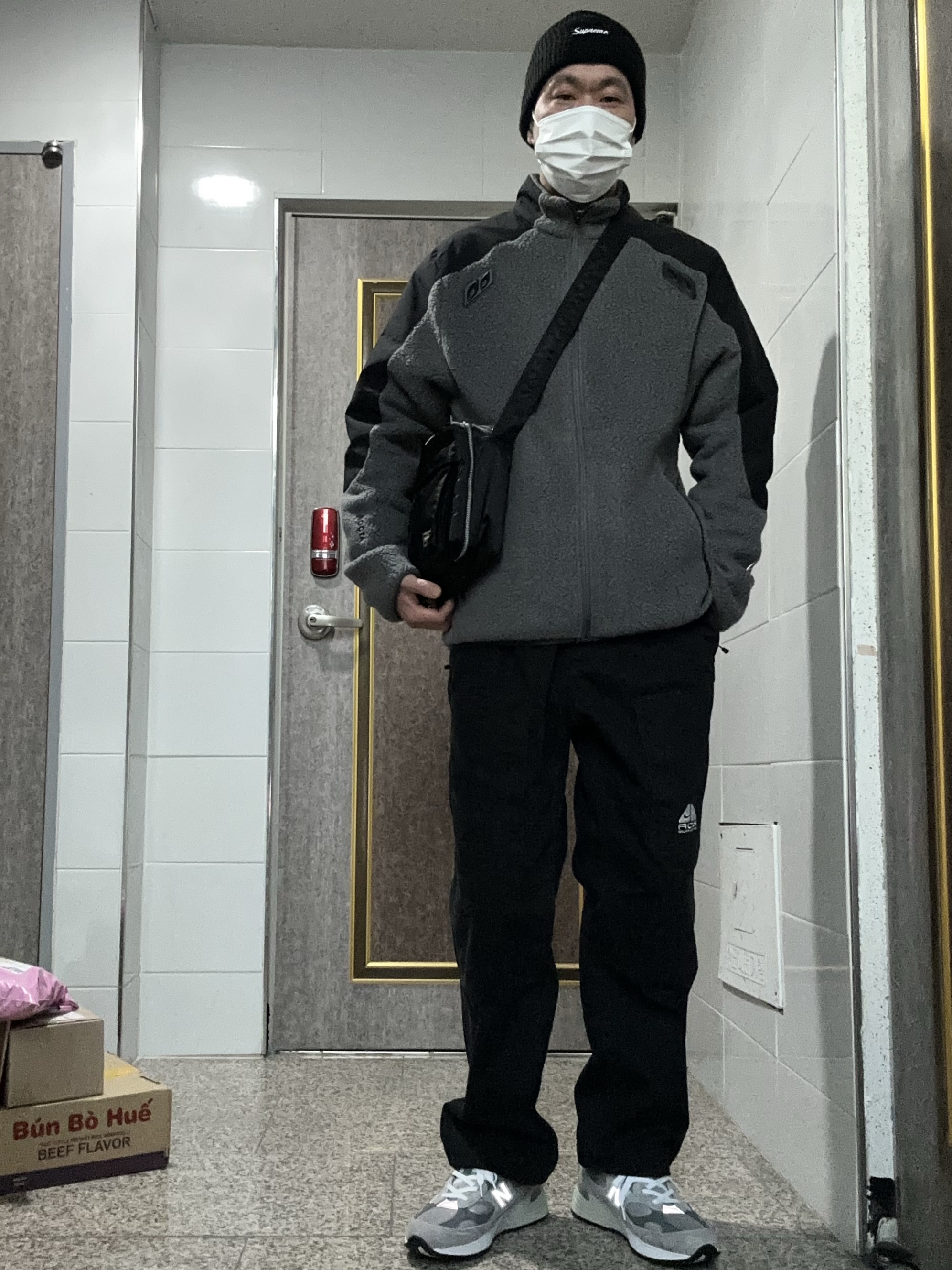Supreme Loose Gauge Beanie Black, Nike x Drake Nocta 8K Peaks Track Jacket Iron Grey (DV3635-068) 착용 스타일