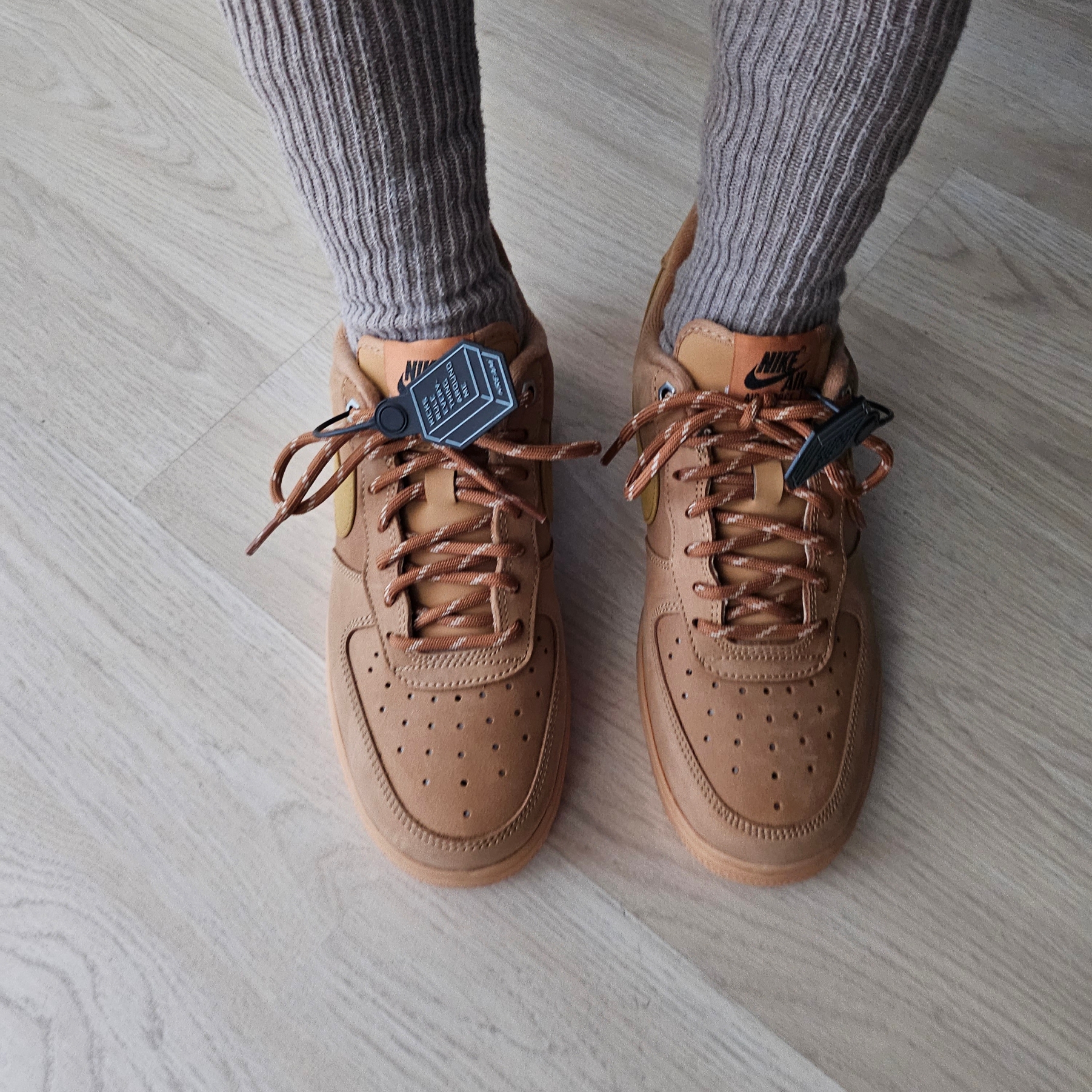 Nike Air Force 1 '07 WB Flax 착용 스타일 - 2