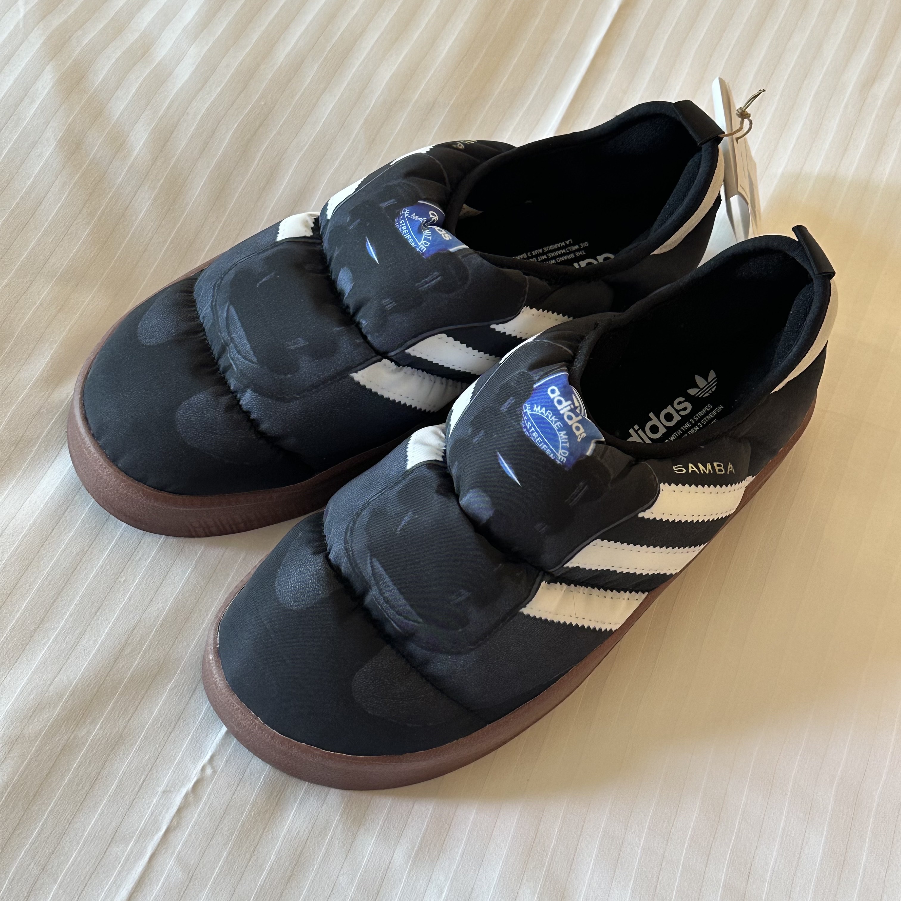 Adidas Puffylette Samba Core Black, Stussy Helvetica Crew Socks White Black 착용 스타일 - 1