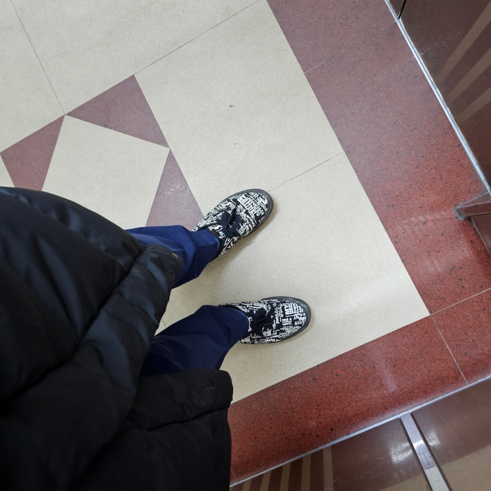 Vans Vault x CDG OG Authentic LX Graffiti 착용 스타일