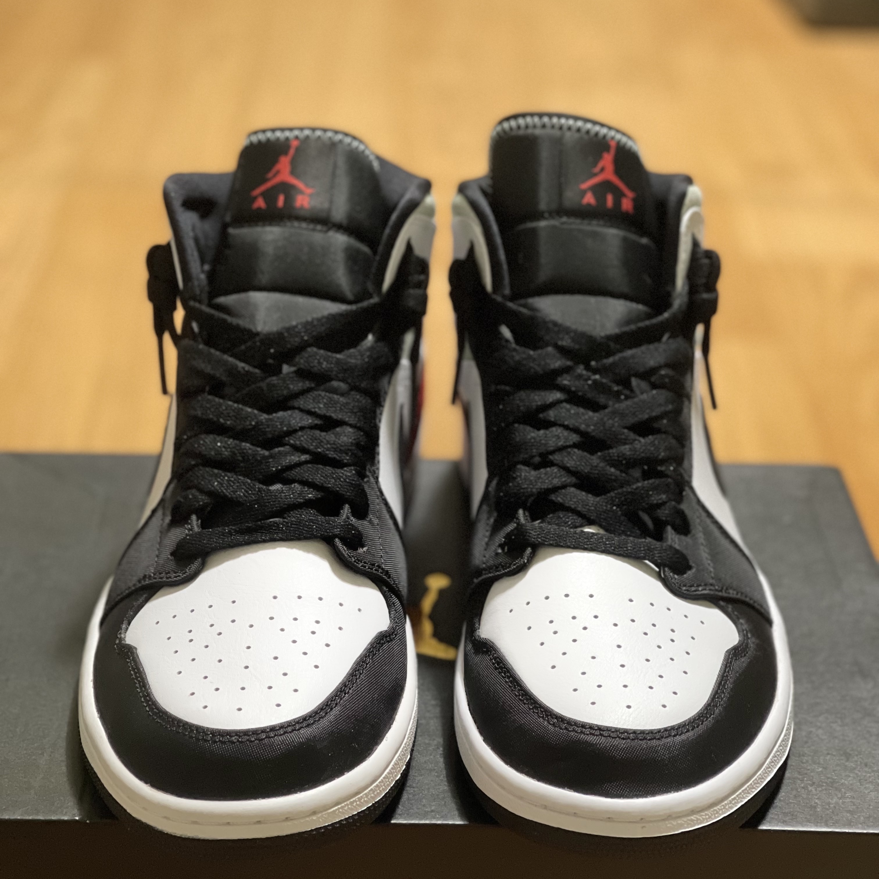 Jordan 1 Mid SE Track Red 착용 스타일 - 1