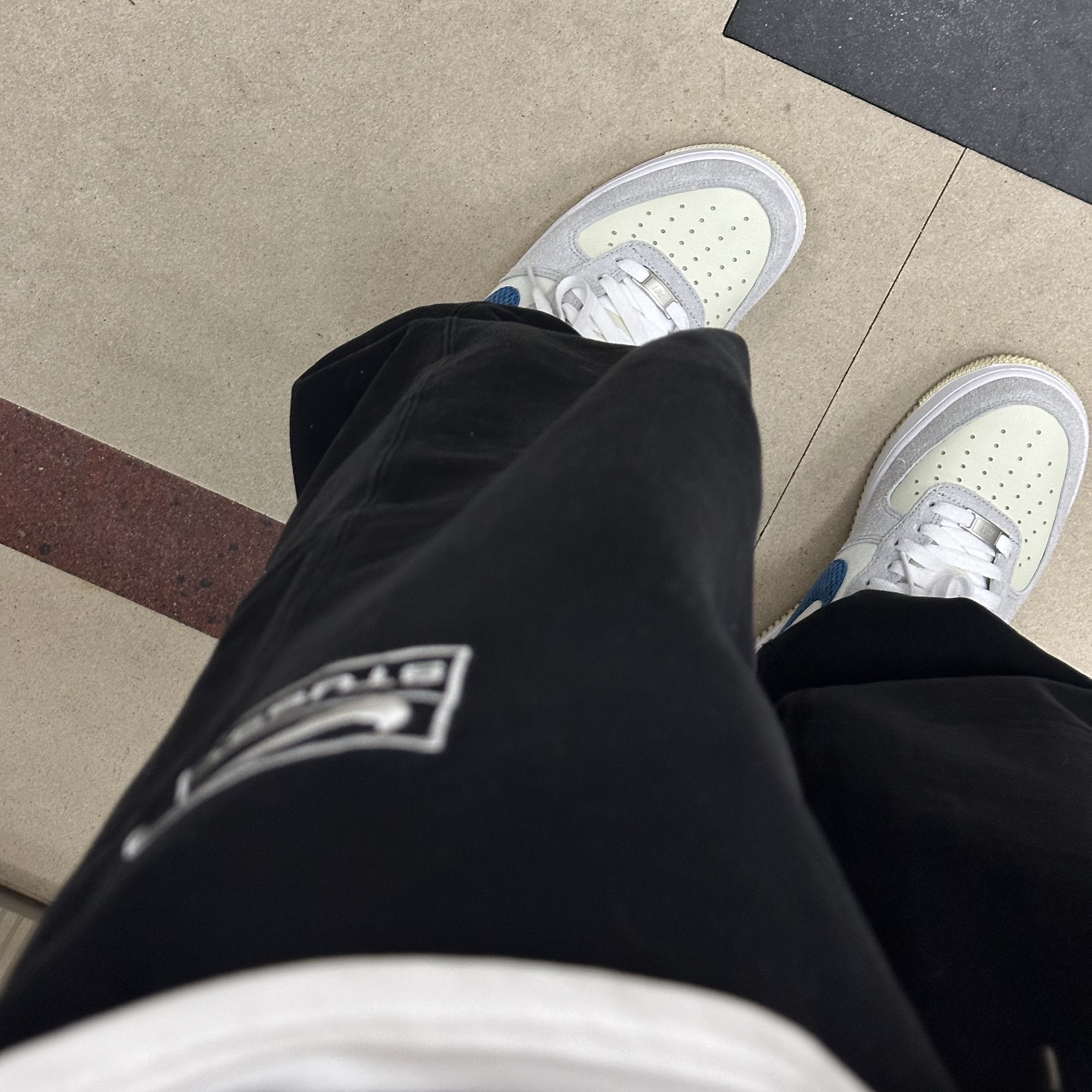 Nike x Undefeated Air Force 1 Low SP 5 On It, Nike x Stussy Washed Fleece Pants Black (FN5235-010) 착용 스타일 - 2