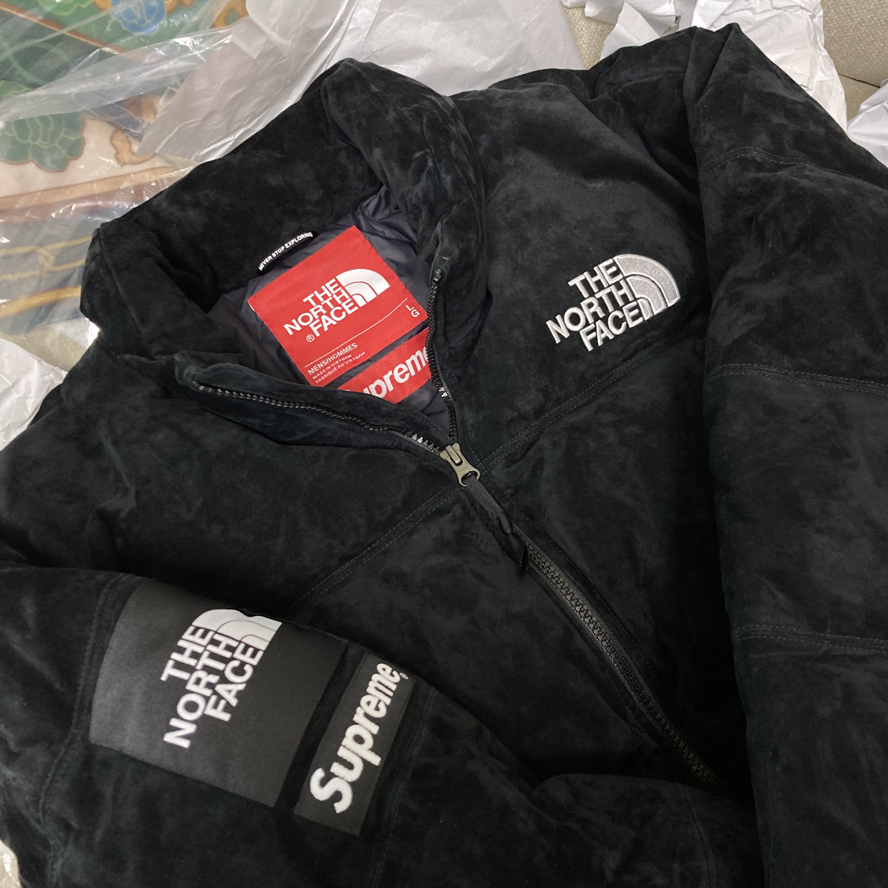Supreme x The North Face Suede Nuptse Jacket Black - 23FW 착용 스타일