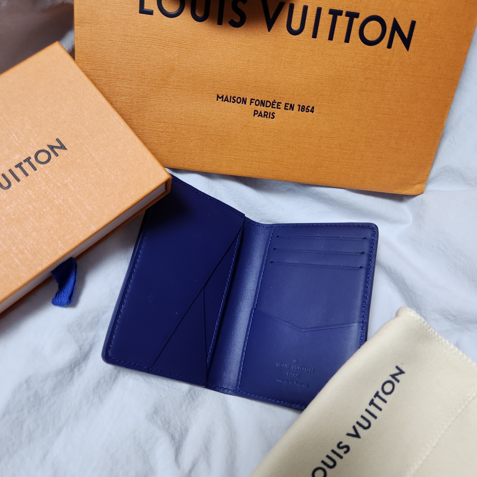 Louis Vuitton Monogram Bandana Pocket Organizer Blue 착용 스타일 - 5