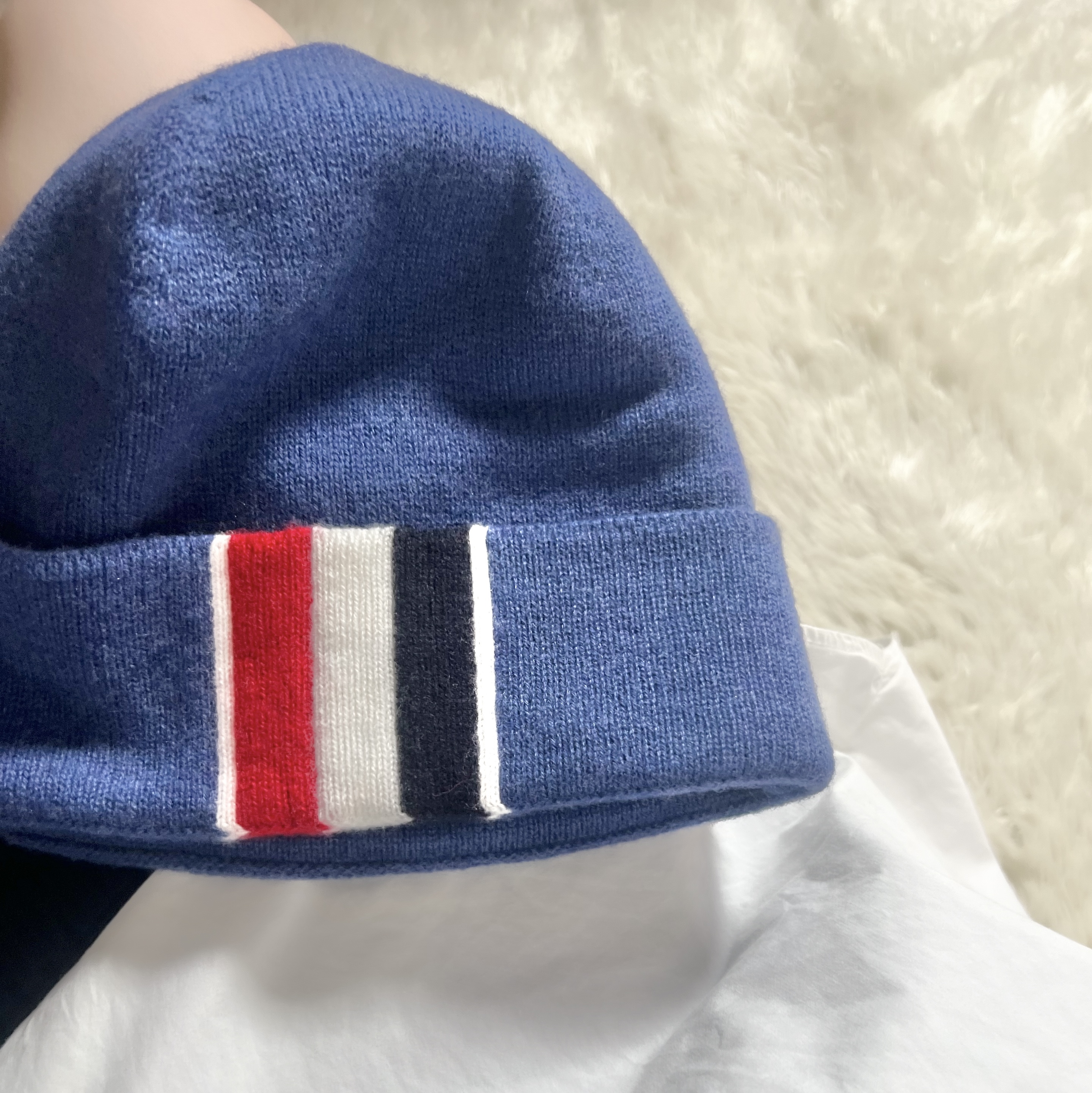 Thom Browne Medium Jersey Stitch Superfine Merino Wool Intarsia Stripe Hat Dark Blue 착용 스타일