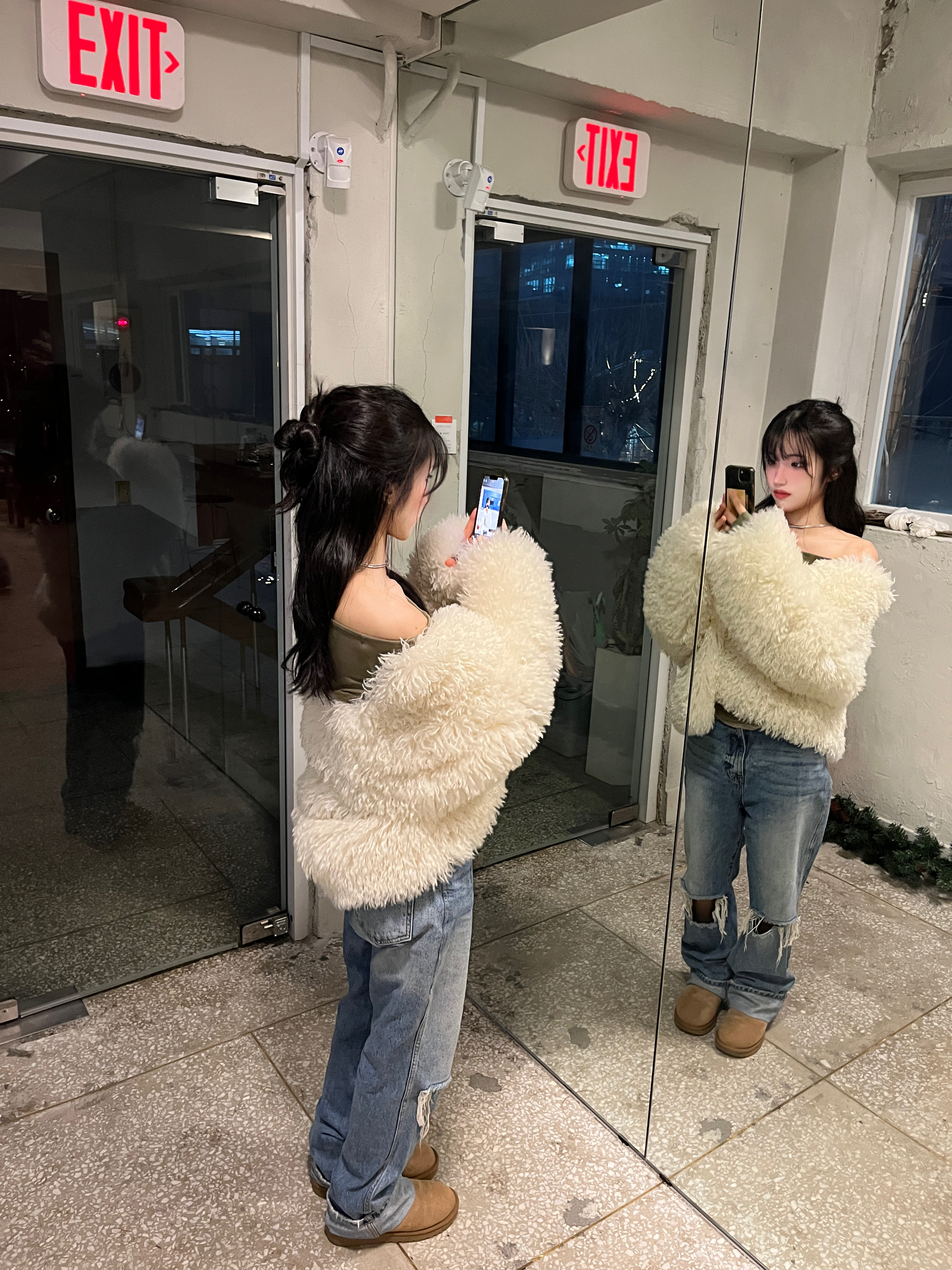 (W) UGG Classic Mini II Boots Chestnut 착용 스타일 - 1
