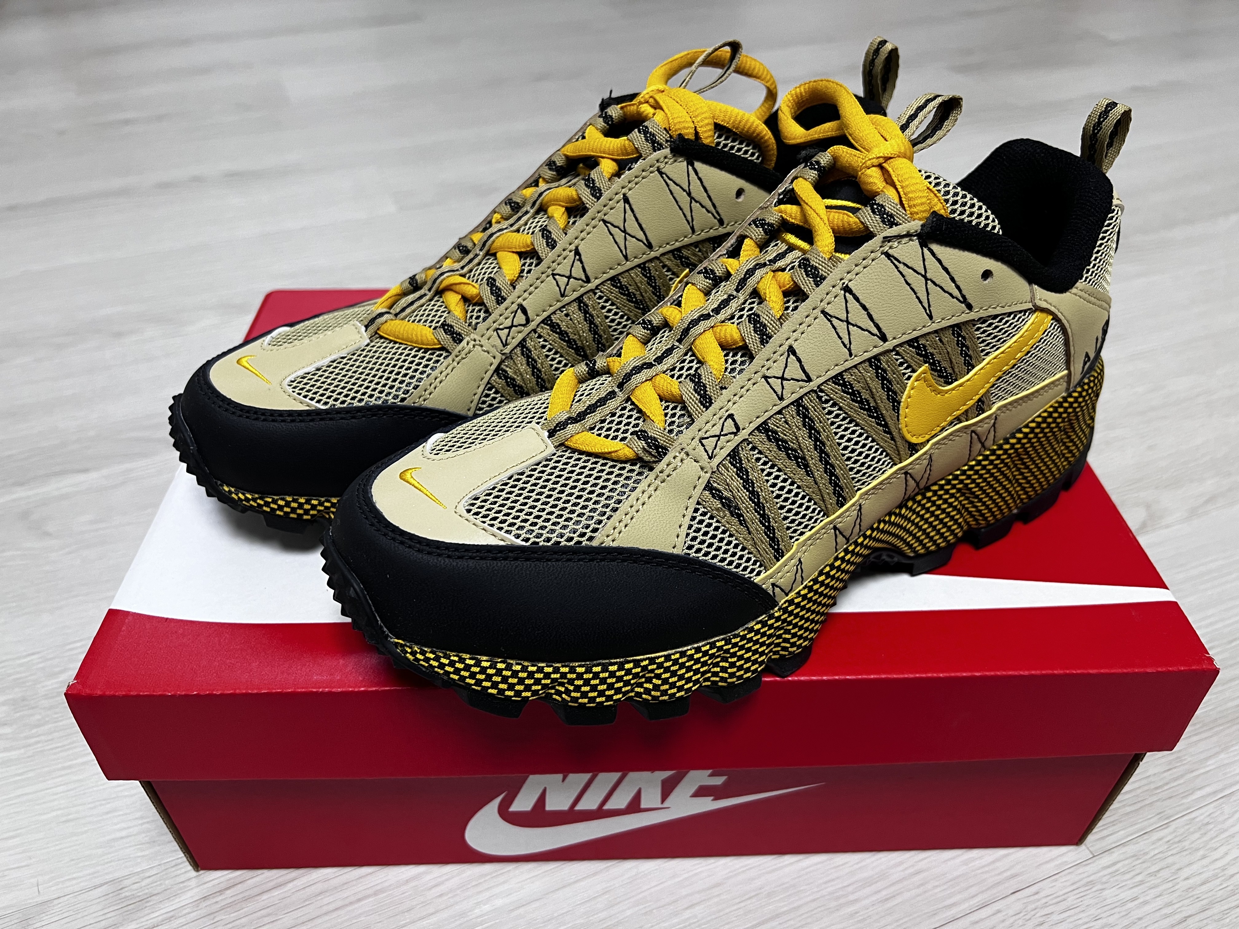Nike Air Humara Wheat Grass 착용 스타일