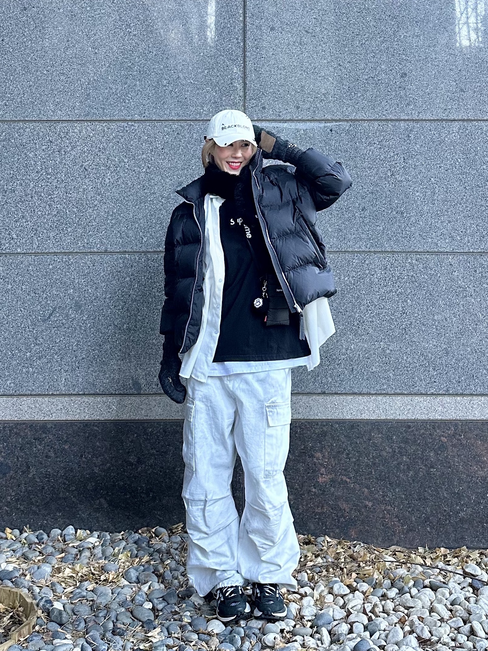 Nike x Sacai VaporWaffle Black White, Supreme Puffer Neck Pouch Black - 22FW 착용 스타일 - 3
