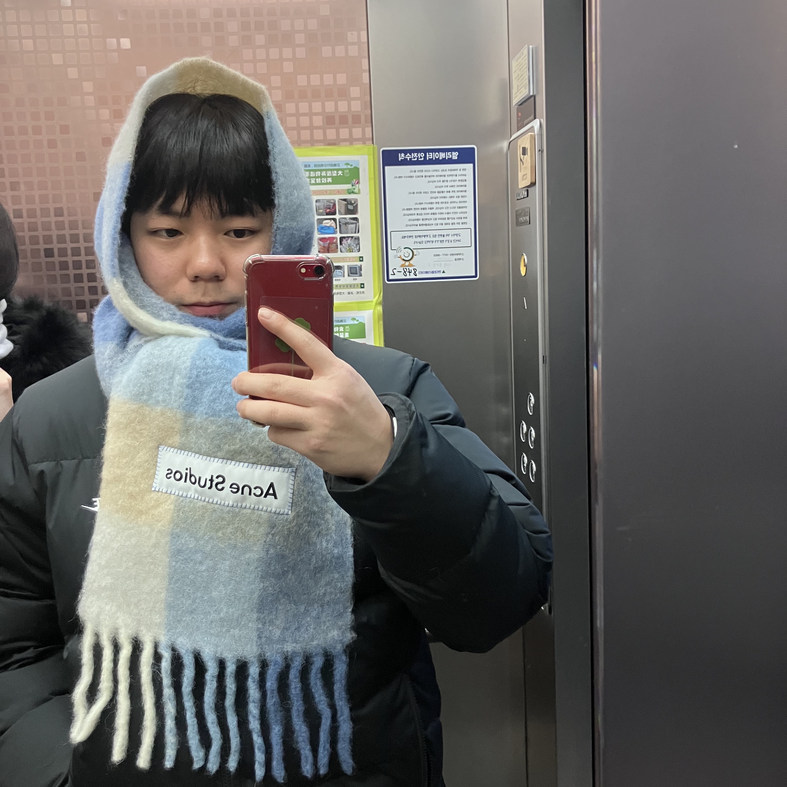 Acne Studios Mohair Check Muffler Pastel Blue Beige 착용 스타일