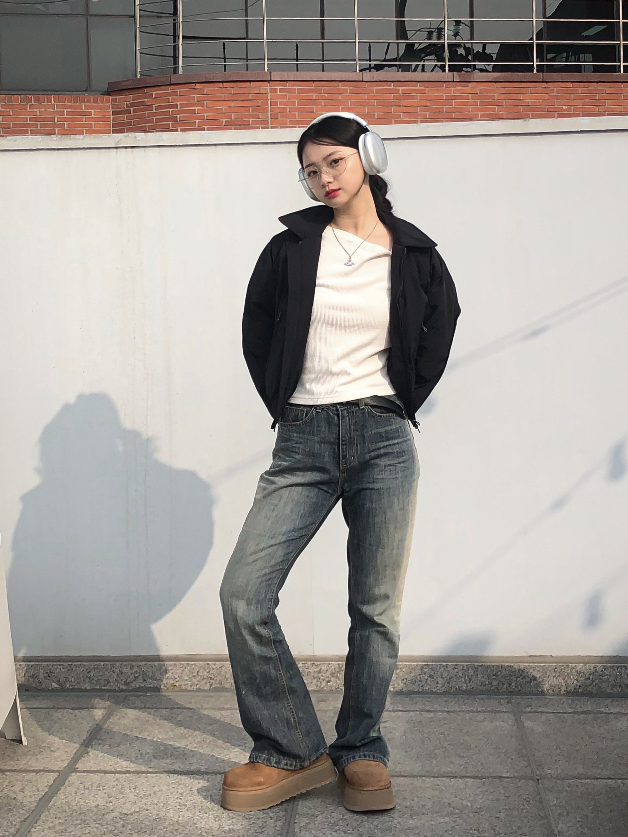 (W) UGG Classic Dipper Boots Chestnut, Apple AirPods Max Lightning Silver (Korean Ver.) 착용 스타일 - 5