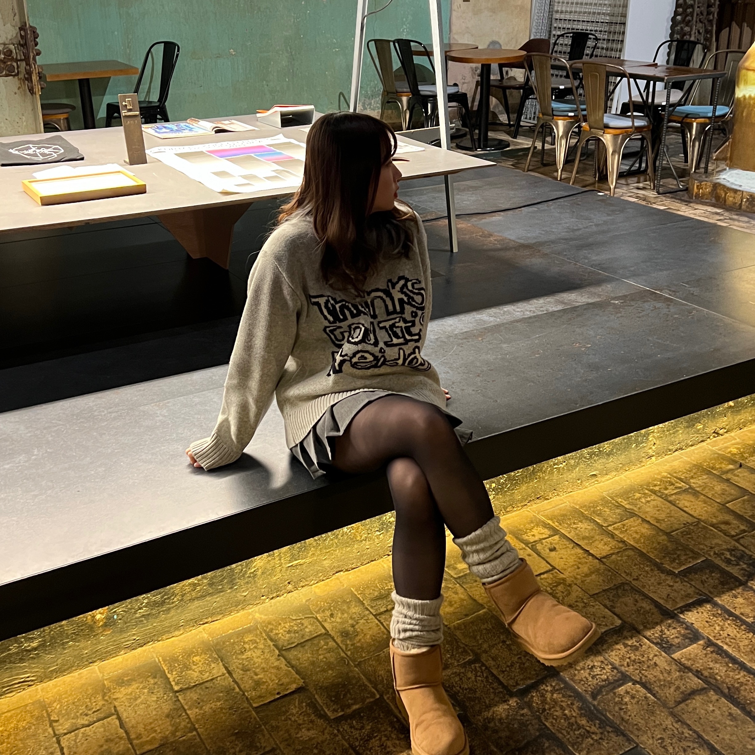 (W) UGG Classic Mini II Boots Chestnut 착용 스타일 - 1