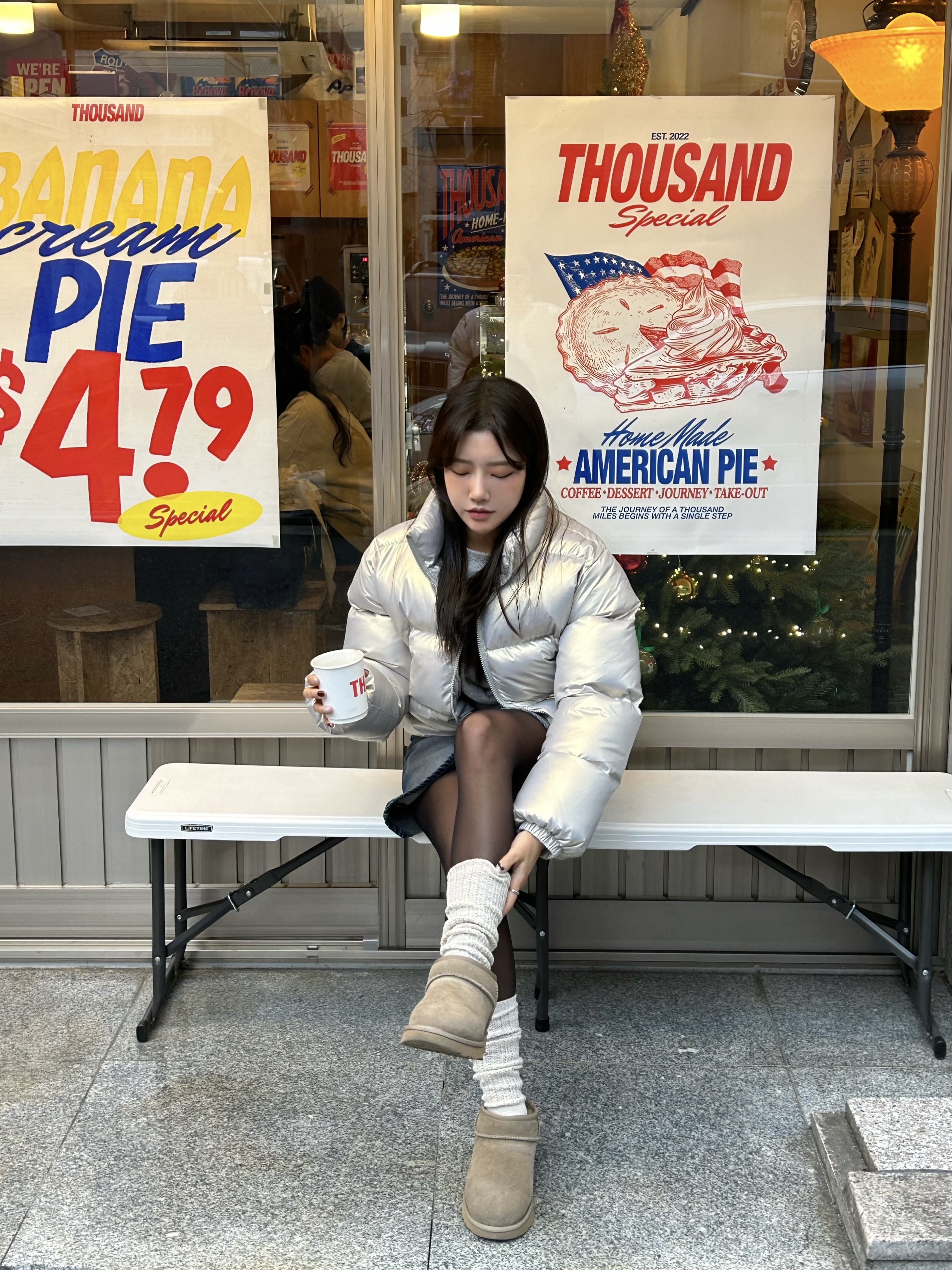 (W) UGG Classic Ultra Mini Boots Antilope 착용 스타일 - 1