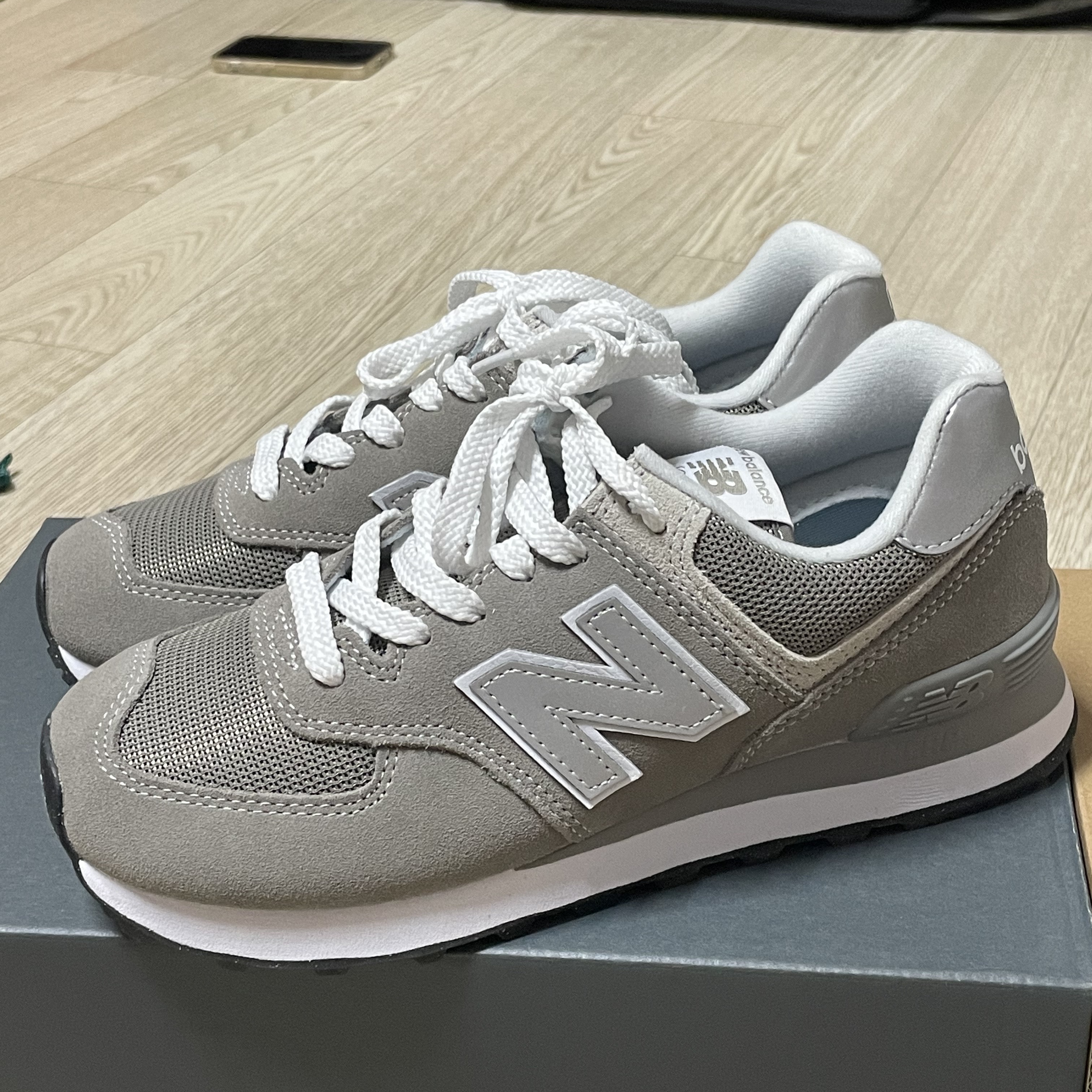 (W) New Balance 574 Worn By Anyone Grey - B Standard 착용 스타일 - 2