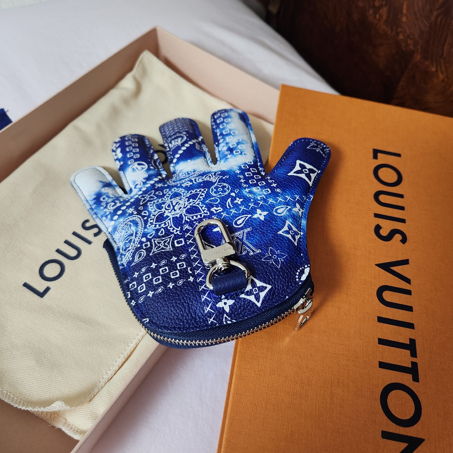Louis Vuitton Hi 5 Blue 착용 스타일 - 1