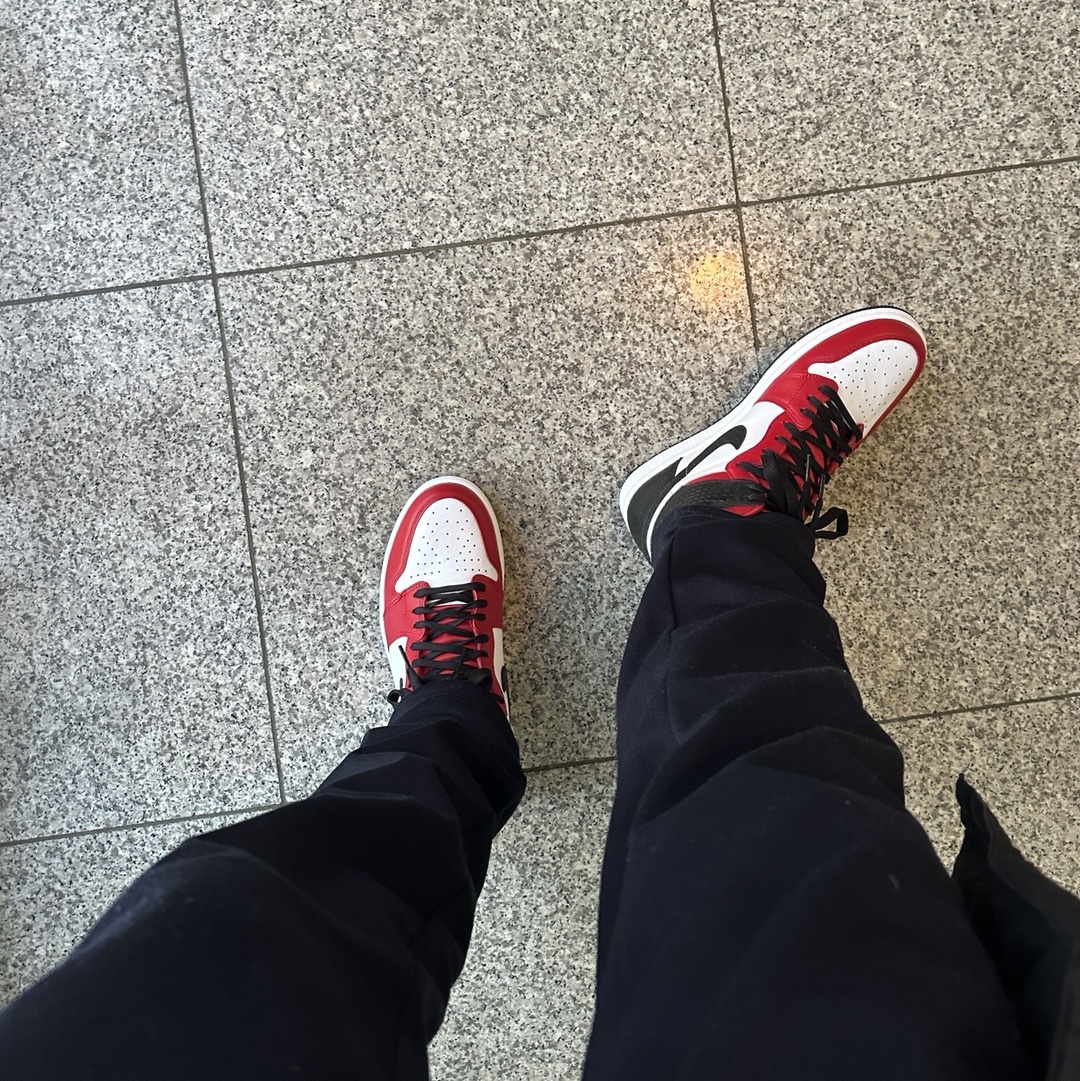 (W) Jordan 1 Retro High Satin Red 착용 스타일