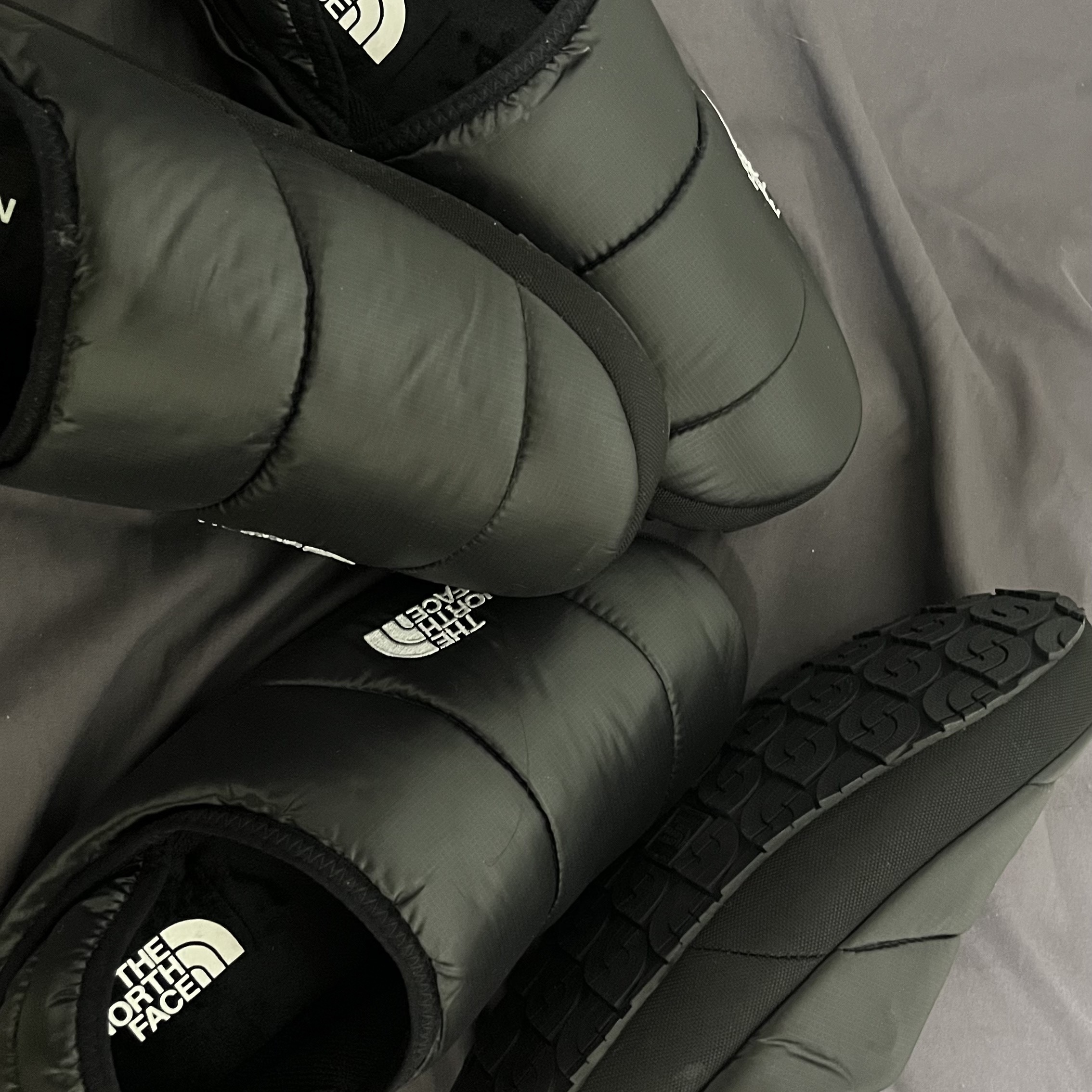 The North Face Nuptse Mule Black 착용 스타일