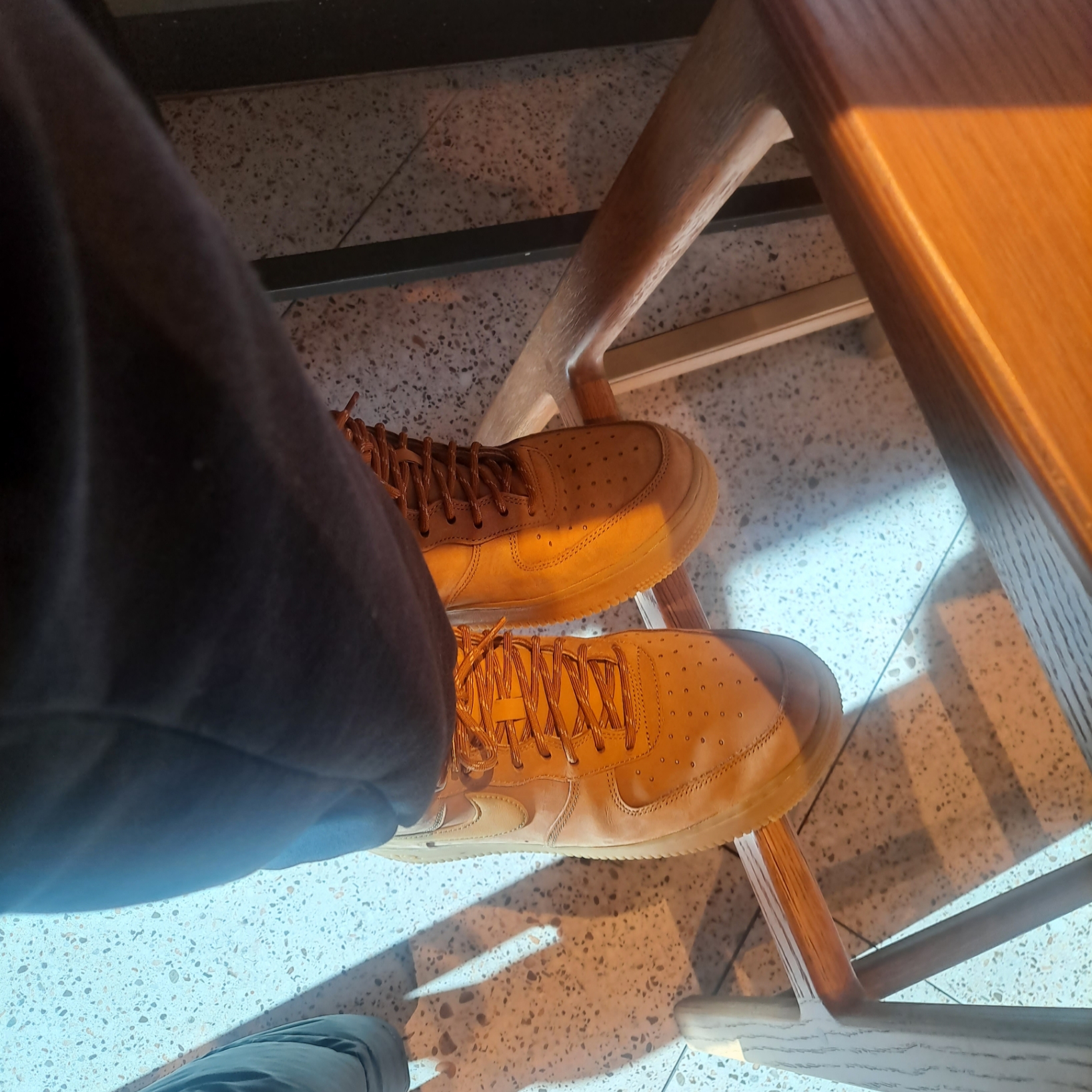 Nike Air Force 1 '07 WB Flax 착용 스타일