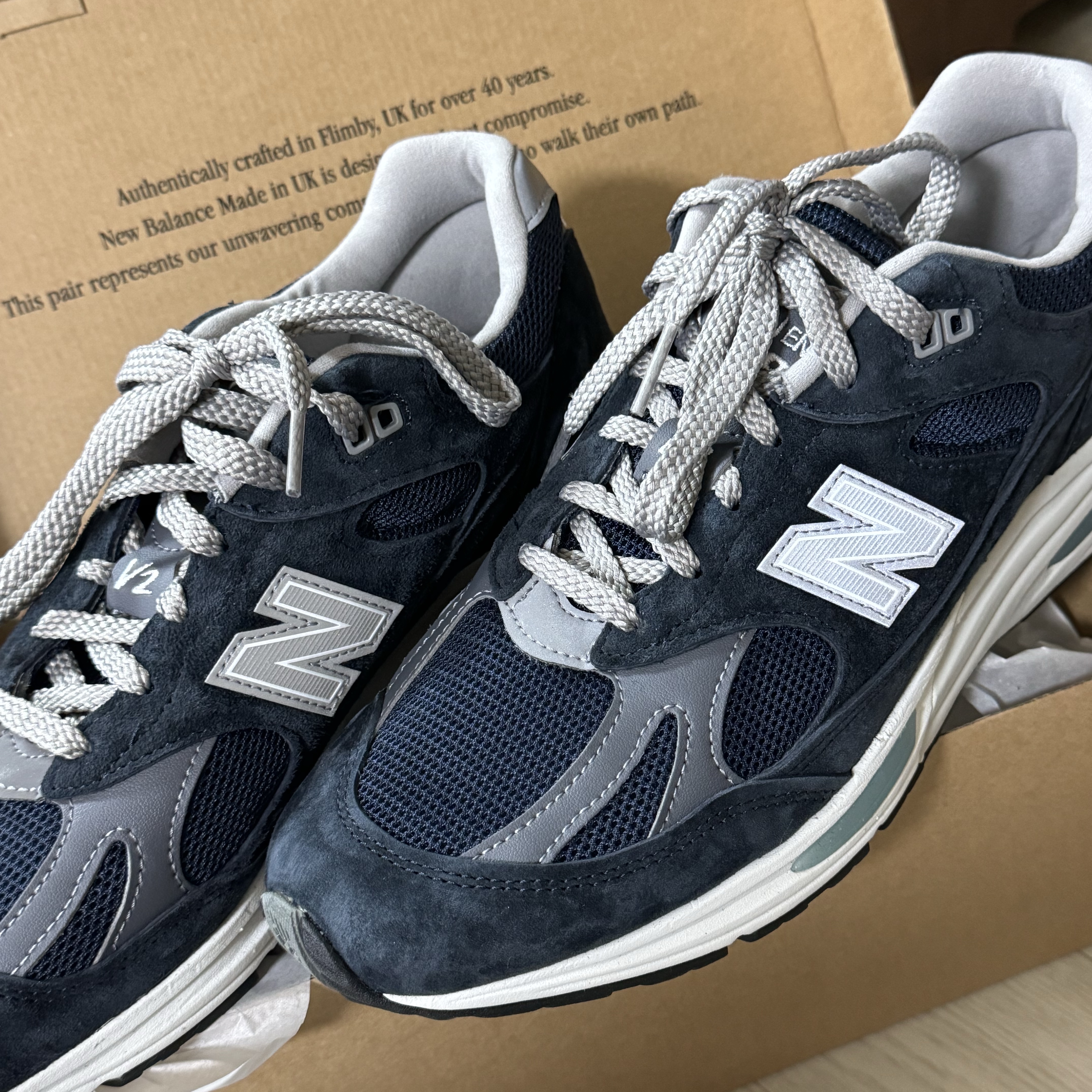 New Balance 991v2 Made in UK Dark Navy Smoked Pearl 착용 스타일