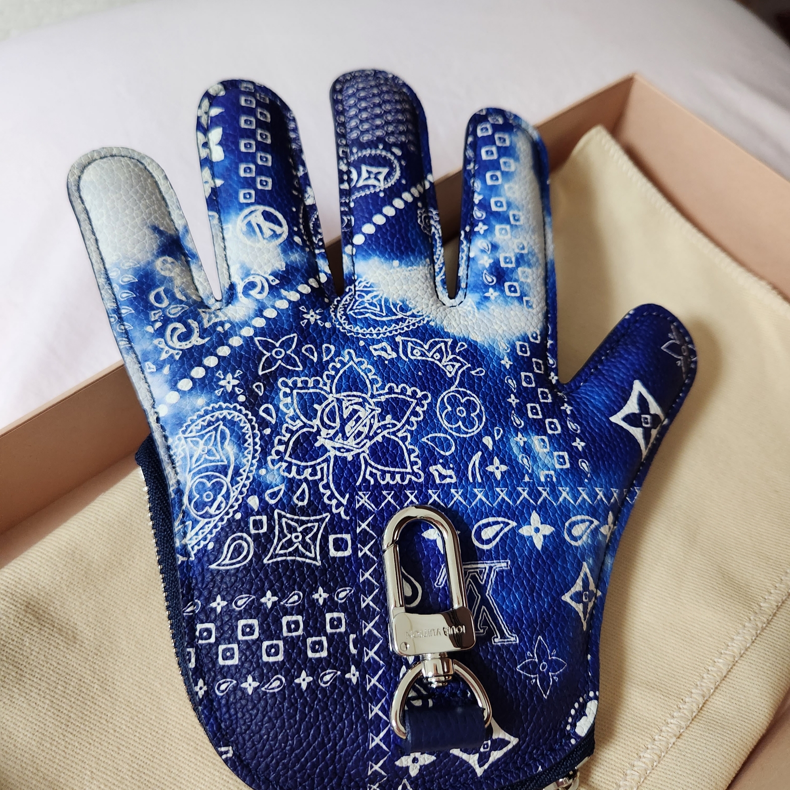Louis Vuitton Hi 5 Blue 착용 스타일 - 2