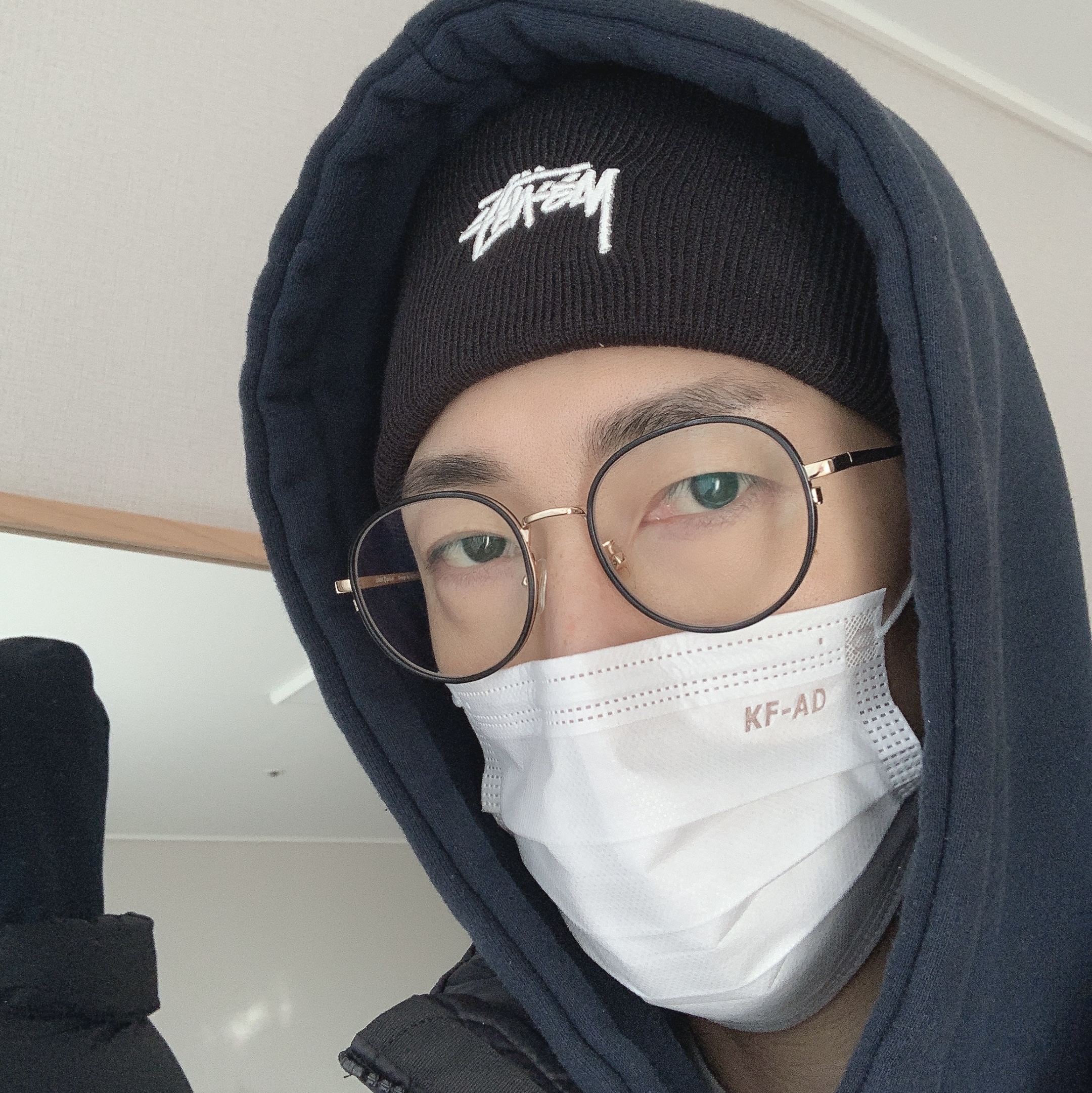나이키 x 스투시 NRG 커프드 비니 블랙, 노스페이스 1996 에코 눕시 자켓 블랙 착용 스타일 - 1