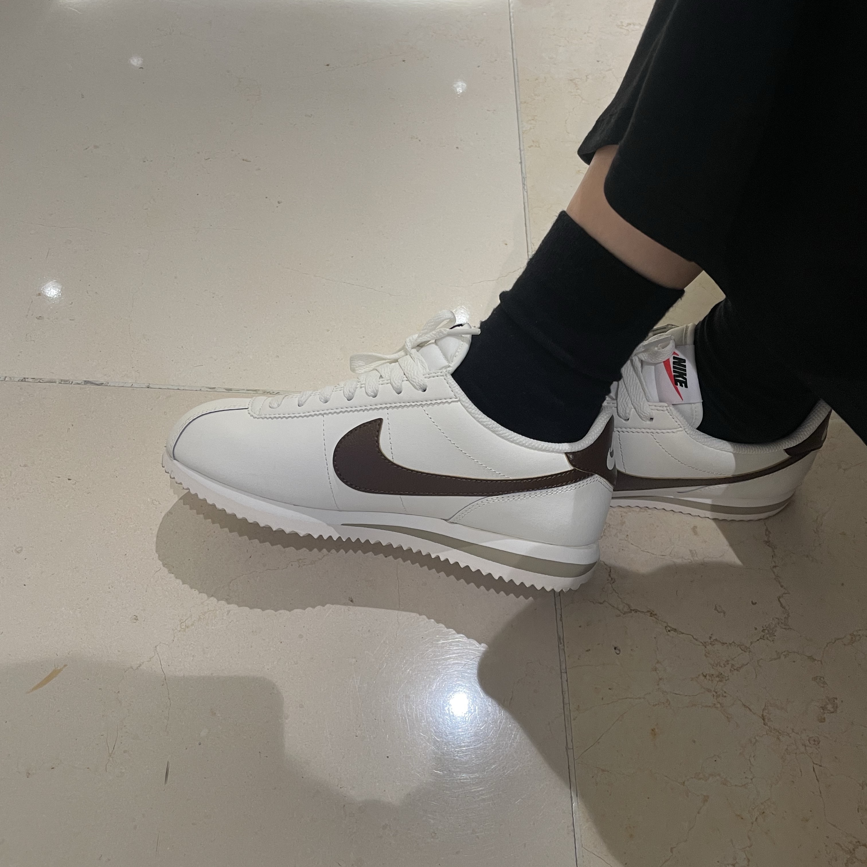 (W) Nike Cortez Sail Cacao Wow 착용 스타일 - 2