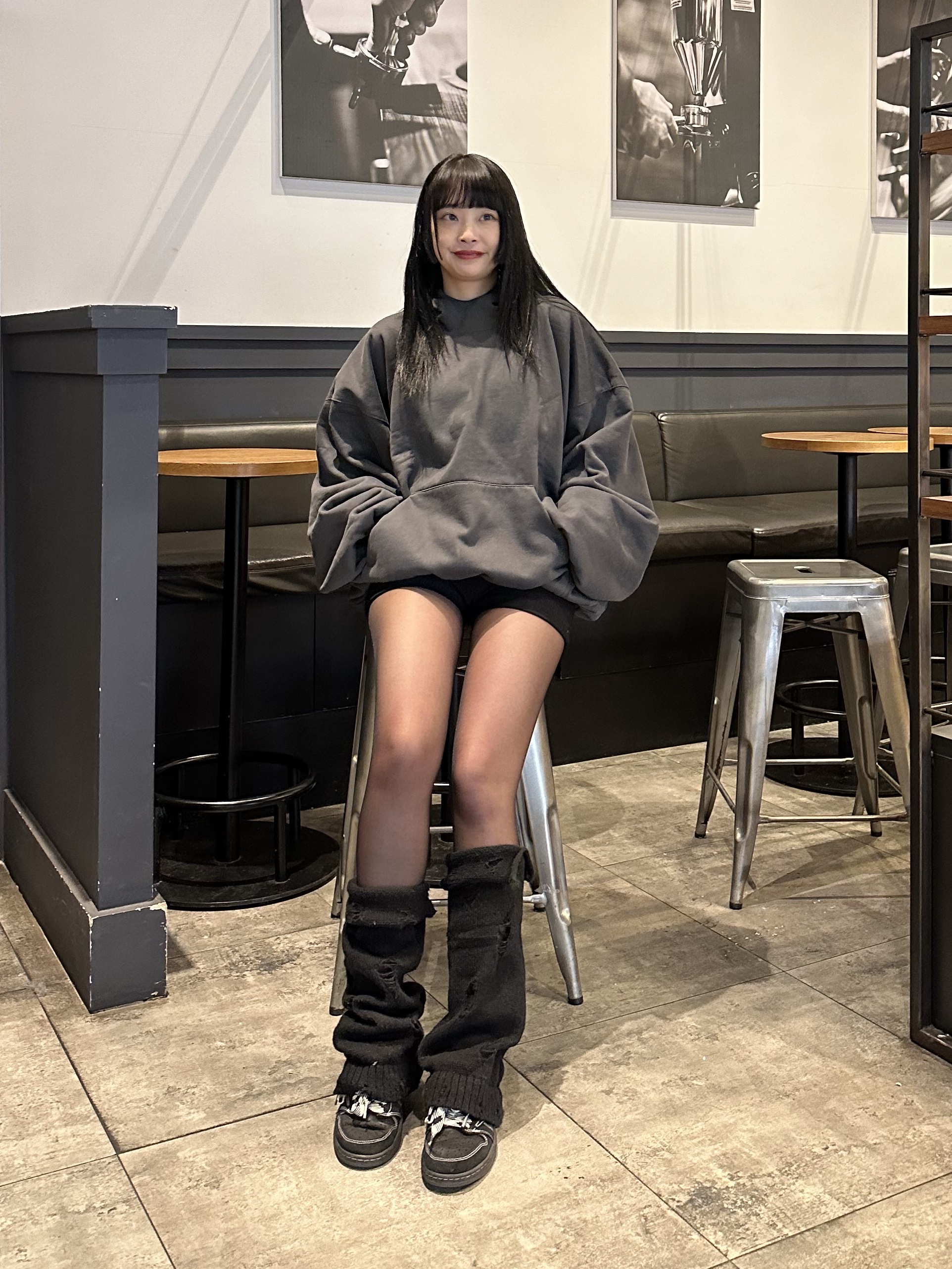 Yeezy Gap Engineered By Balenciaga Dove Hoodie Black, Jordan 1 x Travis Scott Retro Low OG SP Black Phantom 착용 스타일 - 2