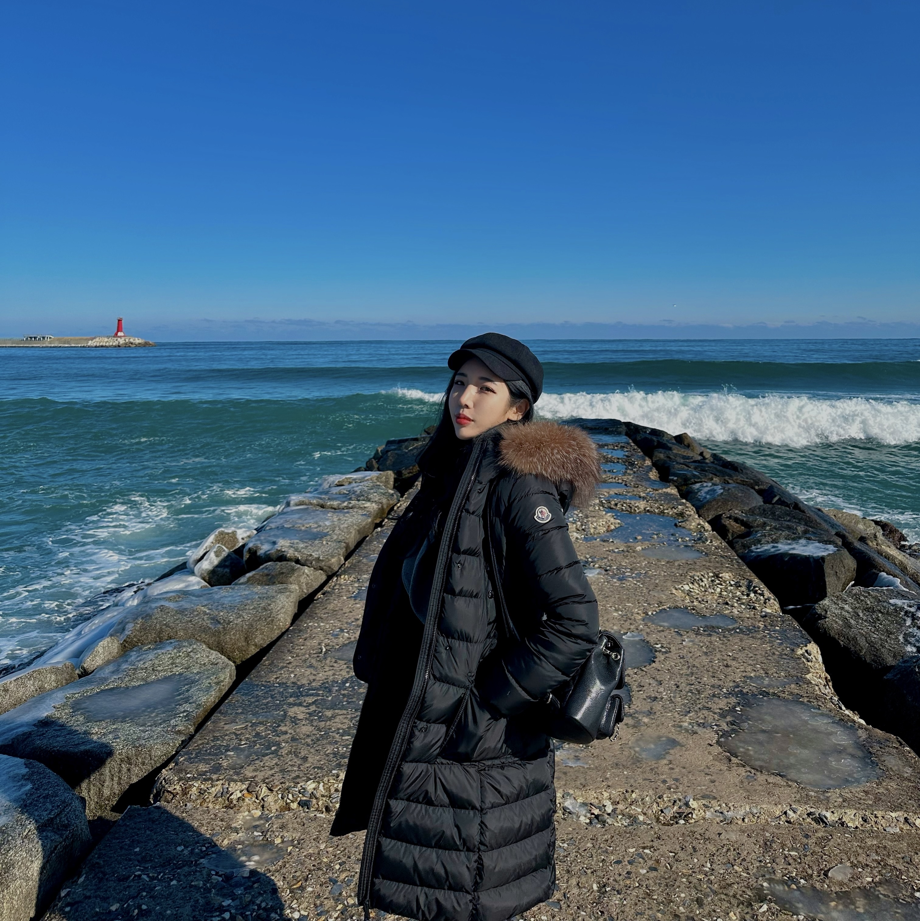 (W) Moncler Khloe Long Down Jacket Black - 23FW 착용 스타일