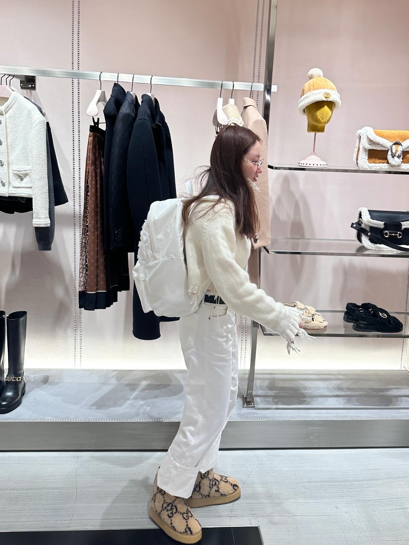 Rimowa Original Check-In Large Aluminium Suitcase Silver, Rimowa Original Trunk Plus Aluminum Silver 착용 스타일 - 3