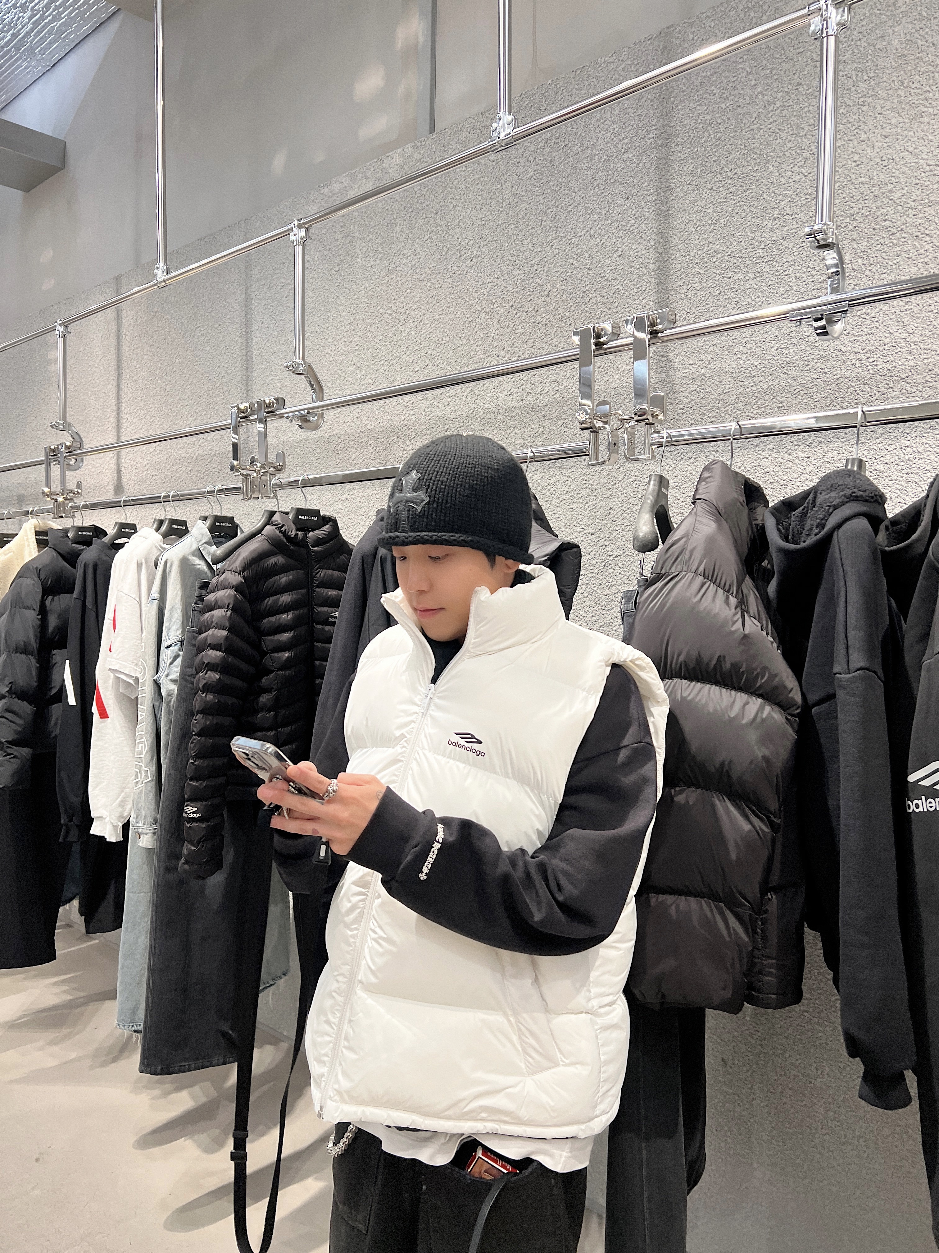 Balenciaga Skiwear Alaska Nylon Low Boot Black, Project G/R Backward Denim Pants Black 착용 스타일 - 6