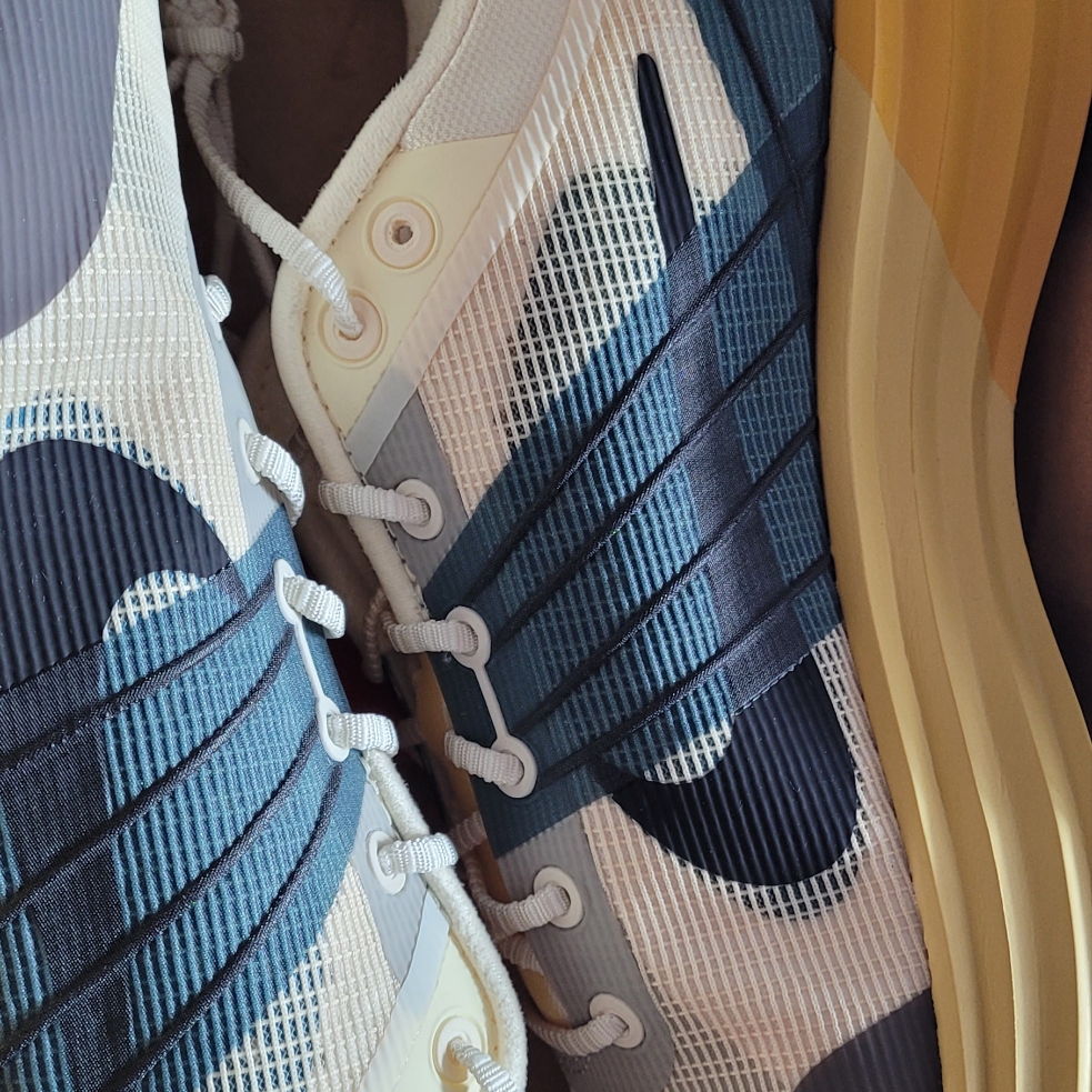 Nike Lunar Roam Alabaster and Green Abyss 착용 스타일