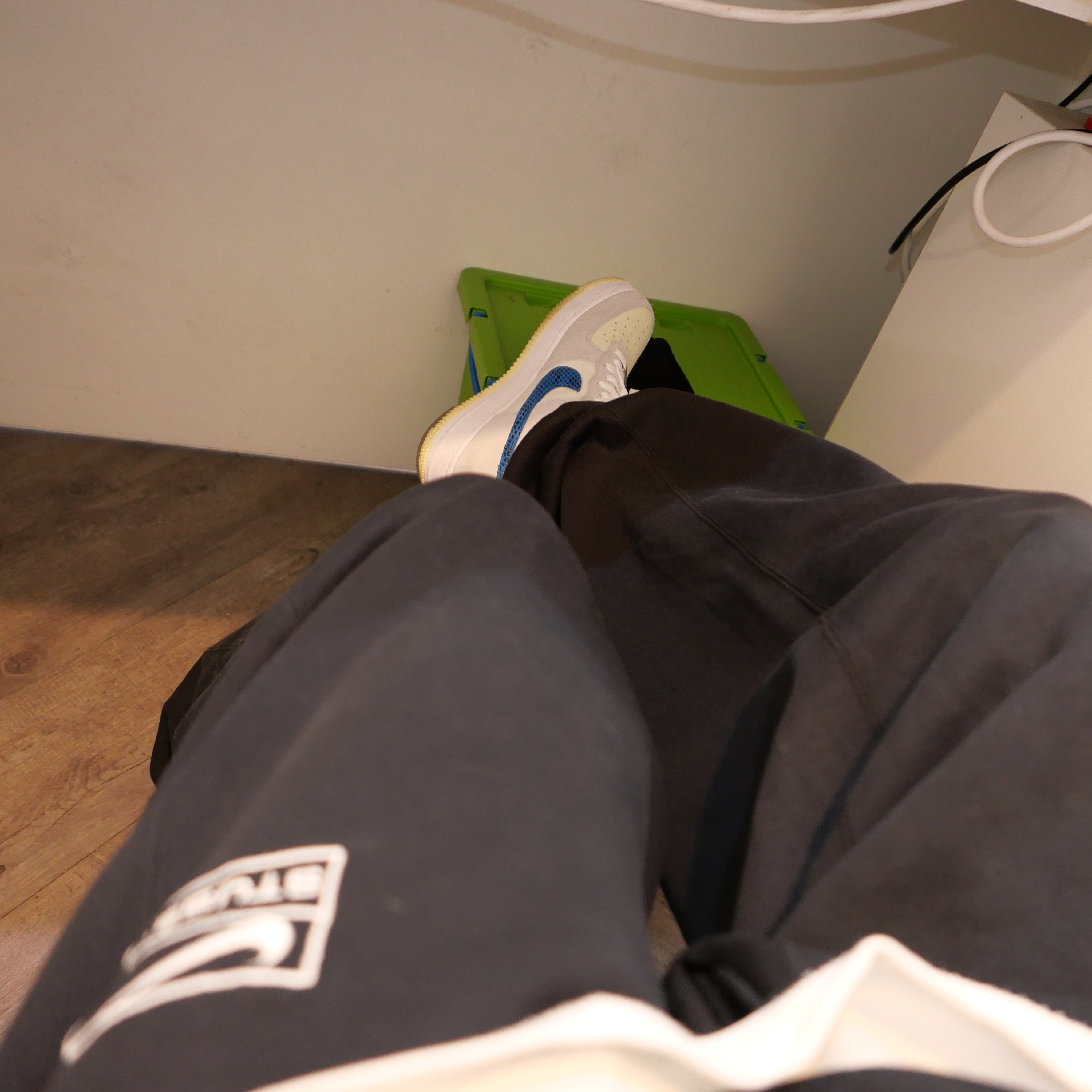 Nike x Undefeated Air Force 1 Low SP 5 On It, Nike x Stussy Washed Fleece Pants Black (FN5235-010) 착용 스타일 - 3