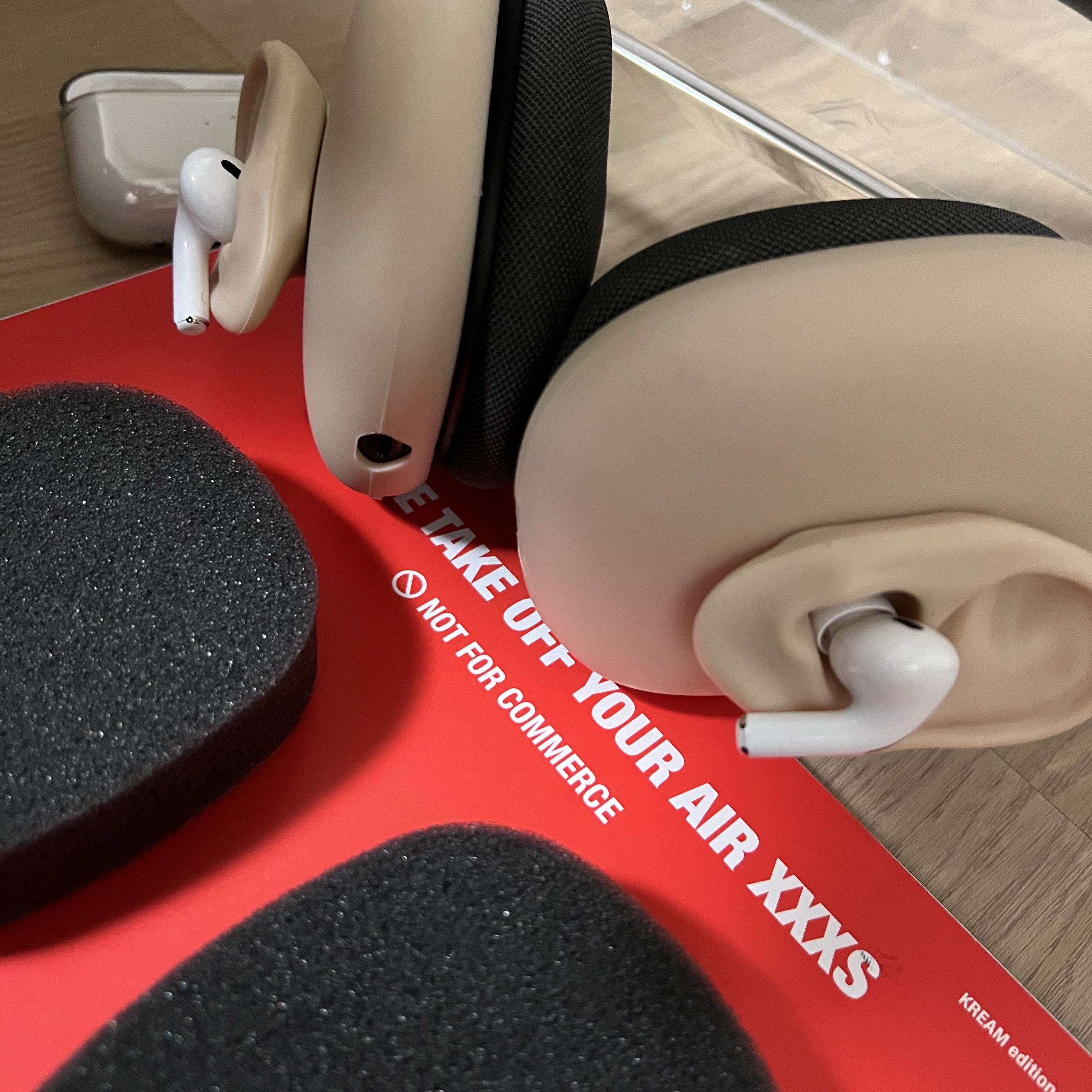 Youngmin Kang Please Take Off Your AirXXXs (50 Limited Editions), Apple AirPods Max Lightning Space Gray (Korean Ver.) 착용 스타일