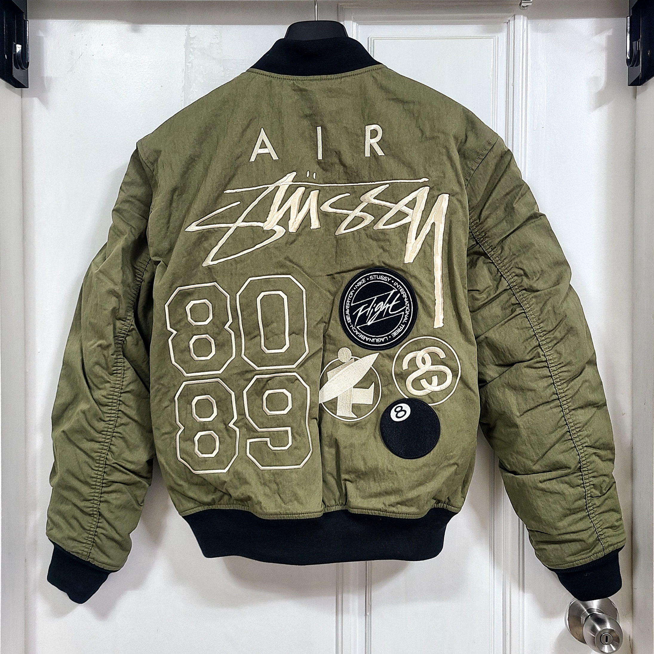 Nike x Stussy Reversible Jacket Medium Olive (FJ9153-222) 착용 스타일 - 3