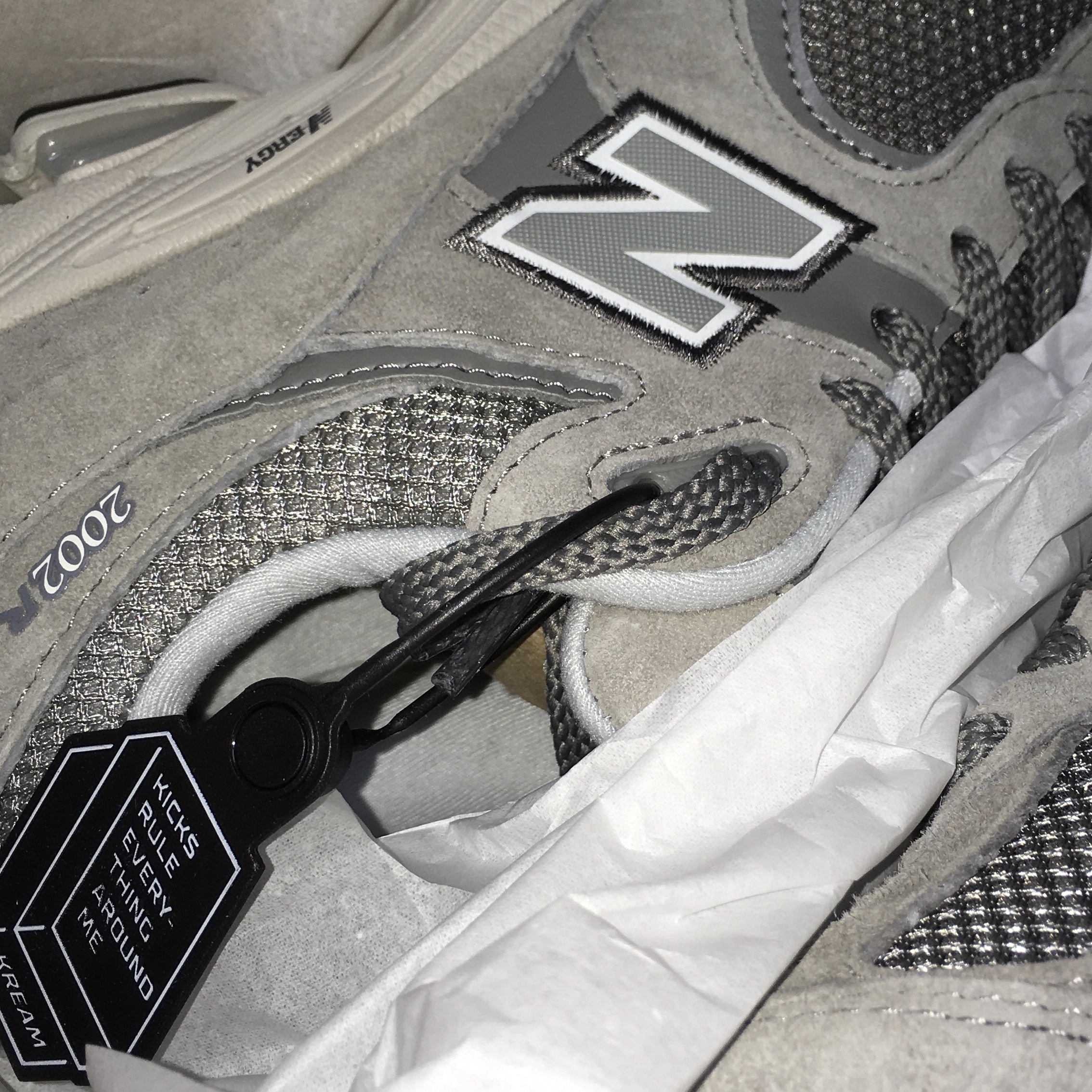 New Balance 2002R Grey 착용 스타일