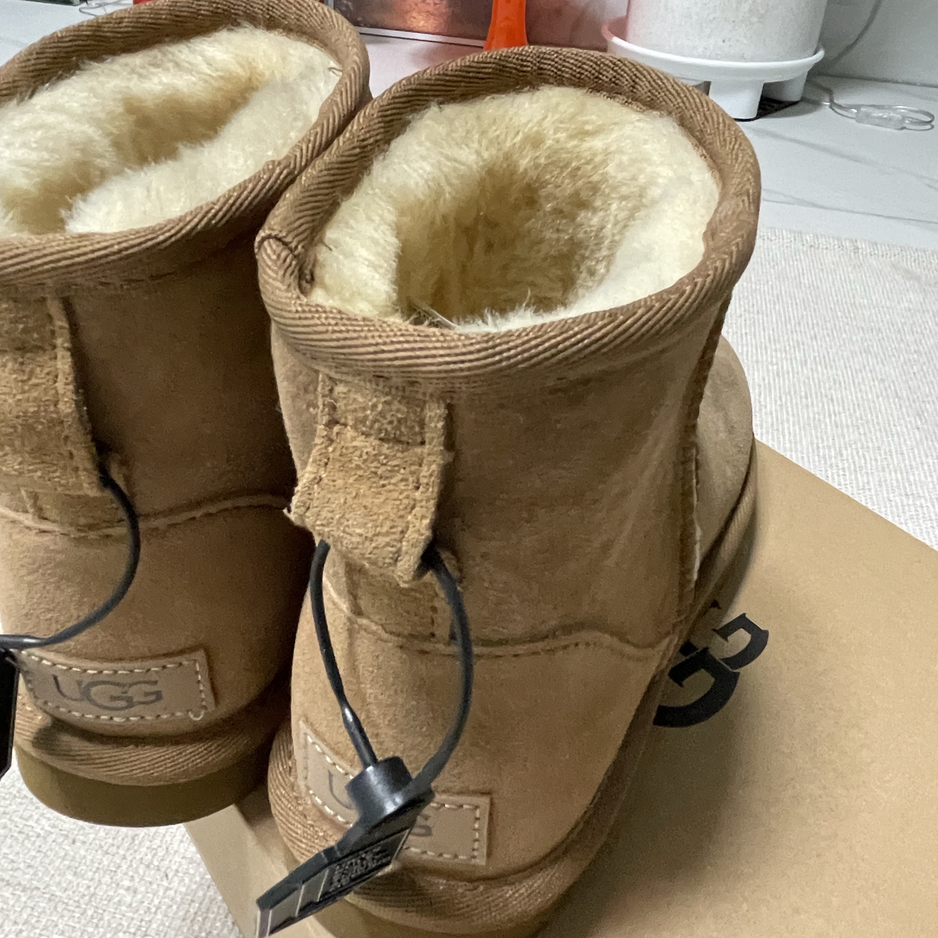 (W) UGG Classic Mini II Boots Chestnut 착용 스타일 - 3